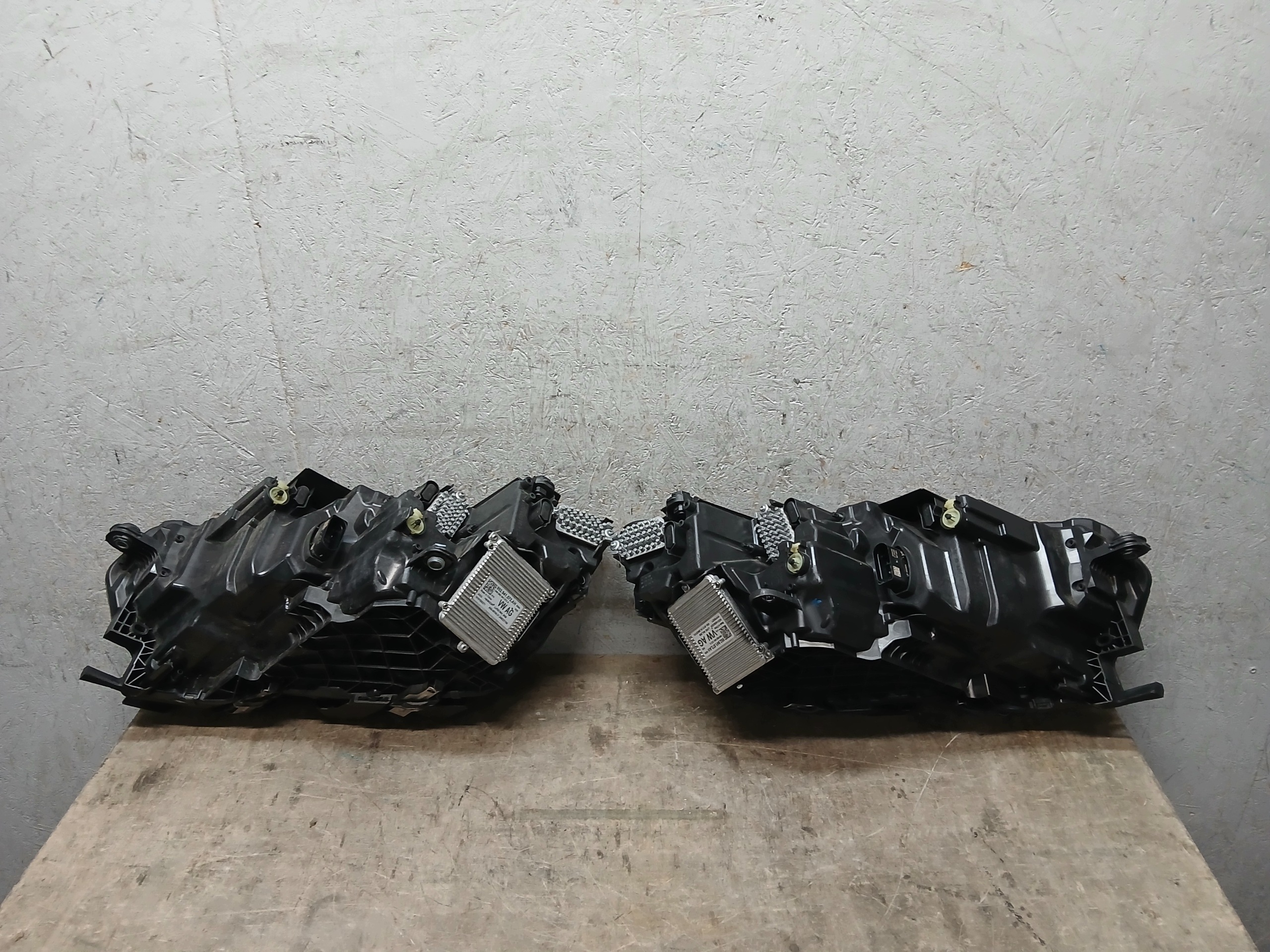 light lights front right left SKODA OCTAVIA IV 4 LIFT FULL LED 5E4941036