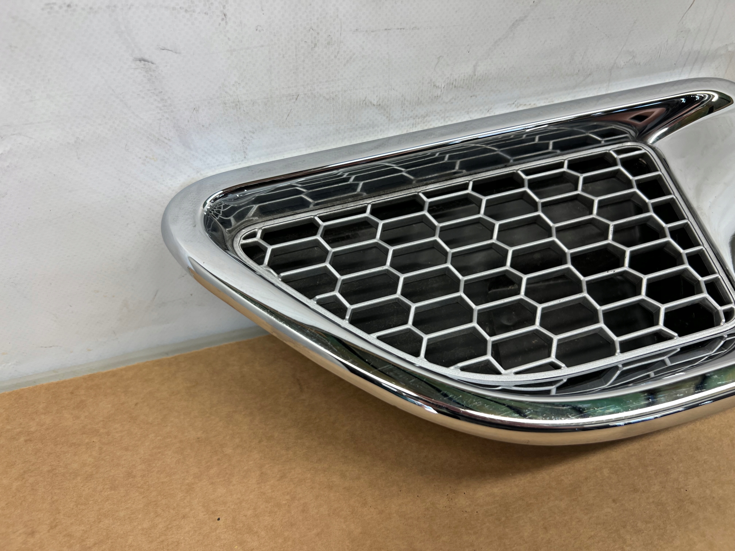 Land Rover Sport L320 griglia parafango LR006306