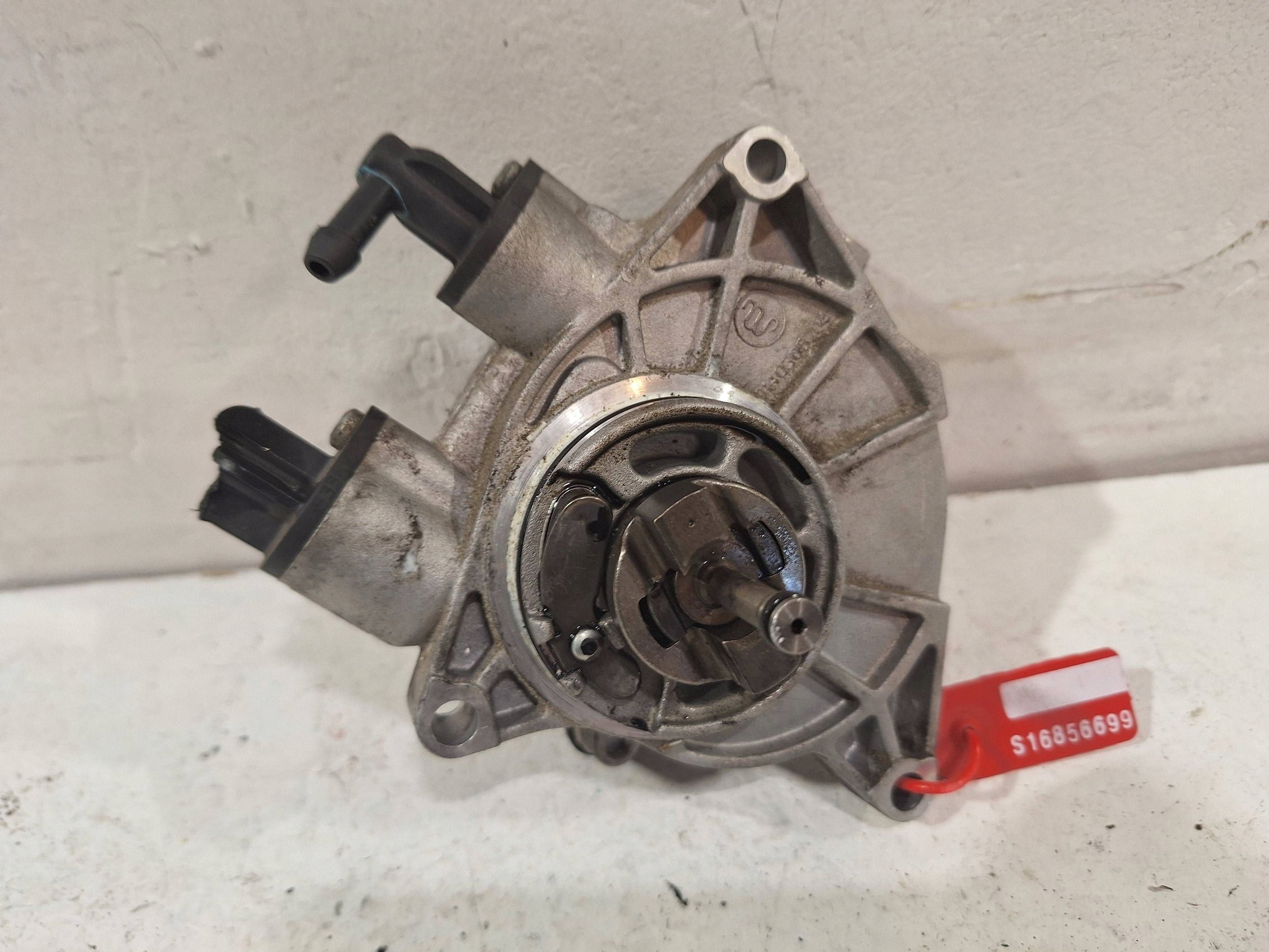 opel ANTARA 2.2 насос вакум