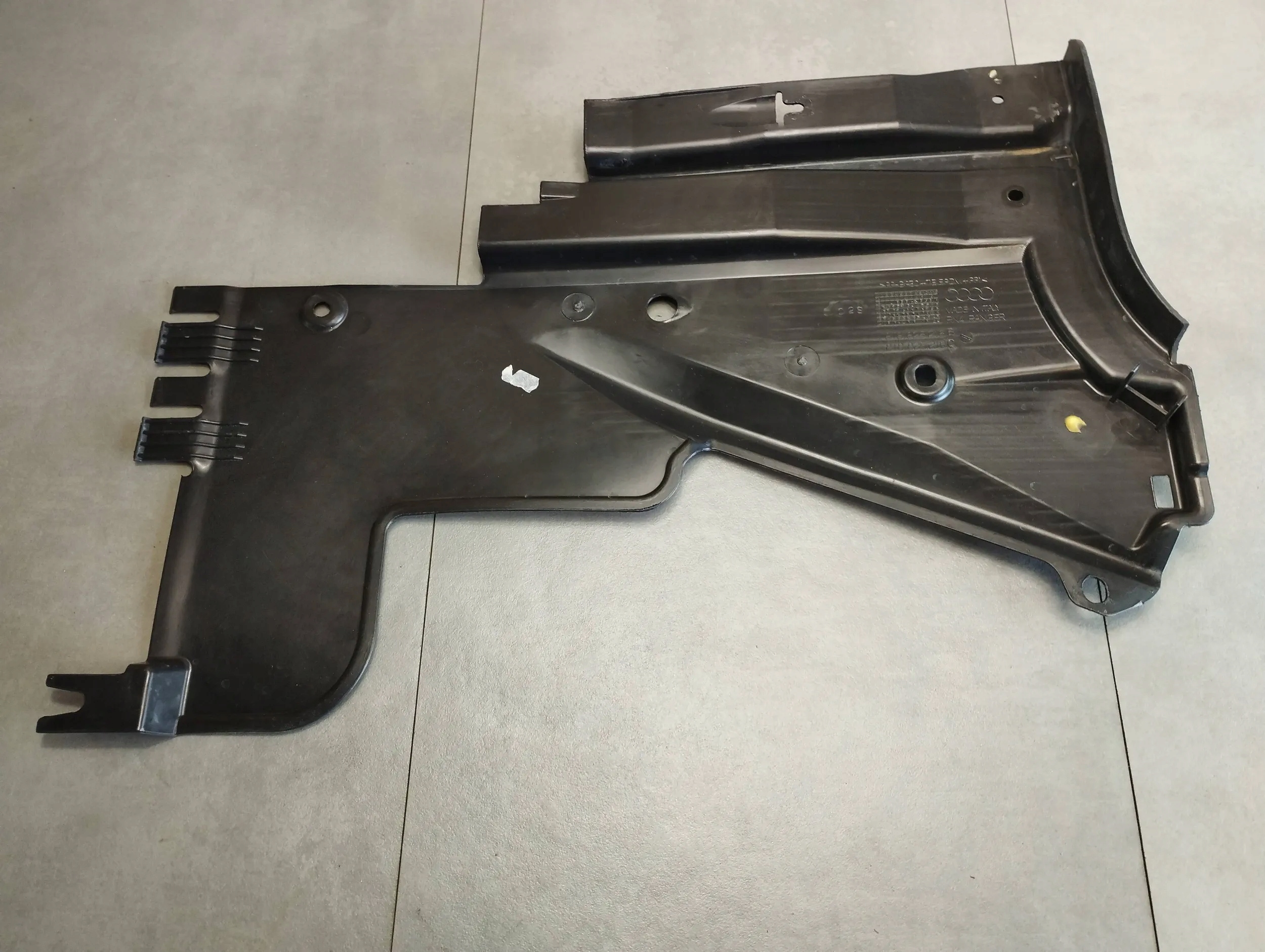 Audi A5 8T cover chassis 8T8825216C