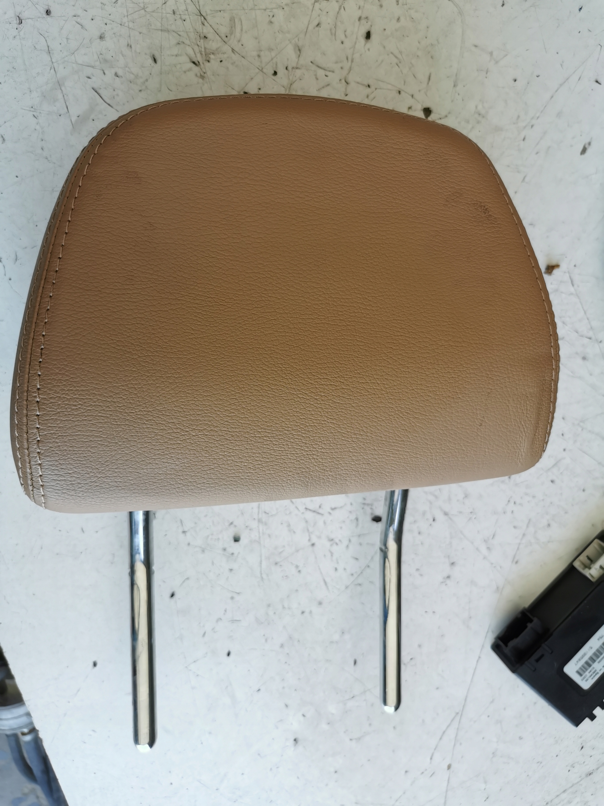 OPEL VECTRA C ZAGŁÓWEK BEŻOWY