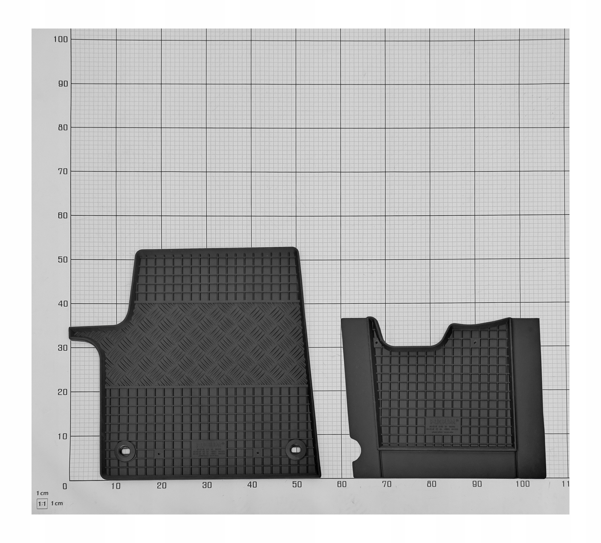 Dywaniki do Peugeot Expert 9 miejsc od 2016- Materiał guma