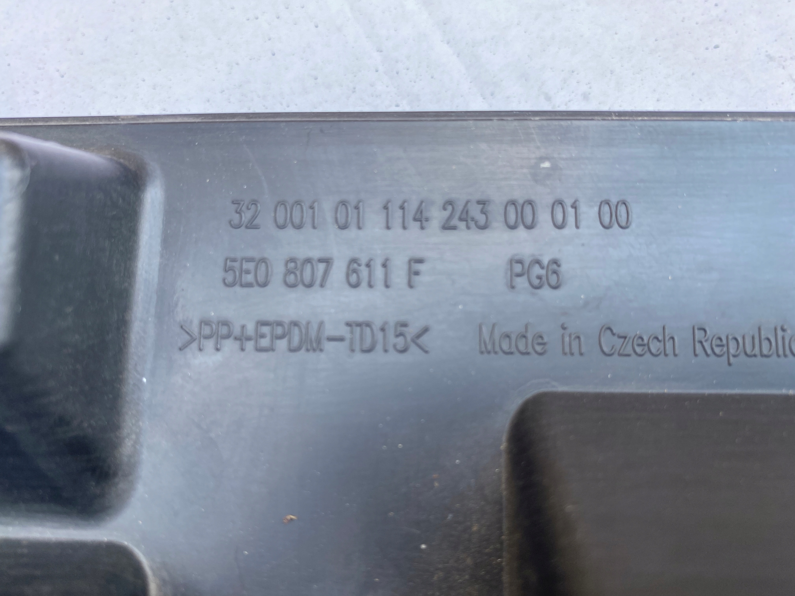 OSŁONA POD ZDERZAK PRZÓD 5E0807611F SKODA OCTAVIA III Jakość części (zgodnie z GVO) O - oryginał z logo producenta pojazdu (OE)