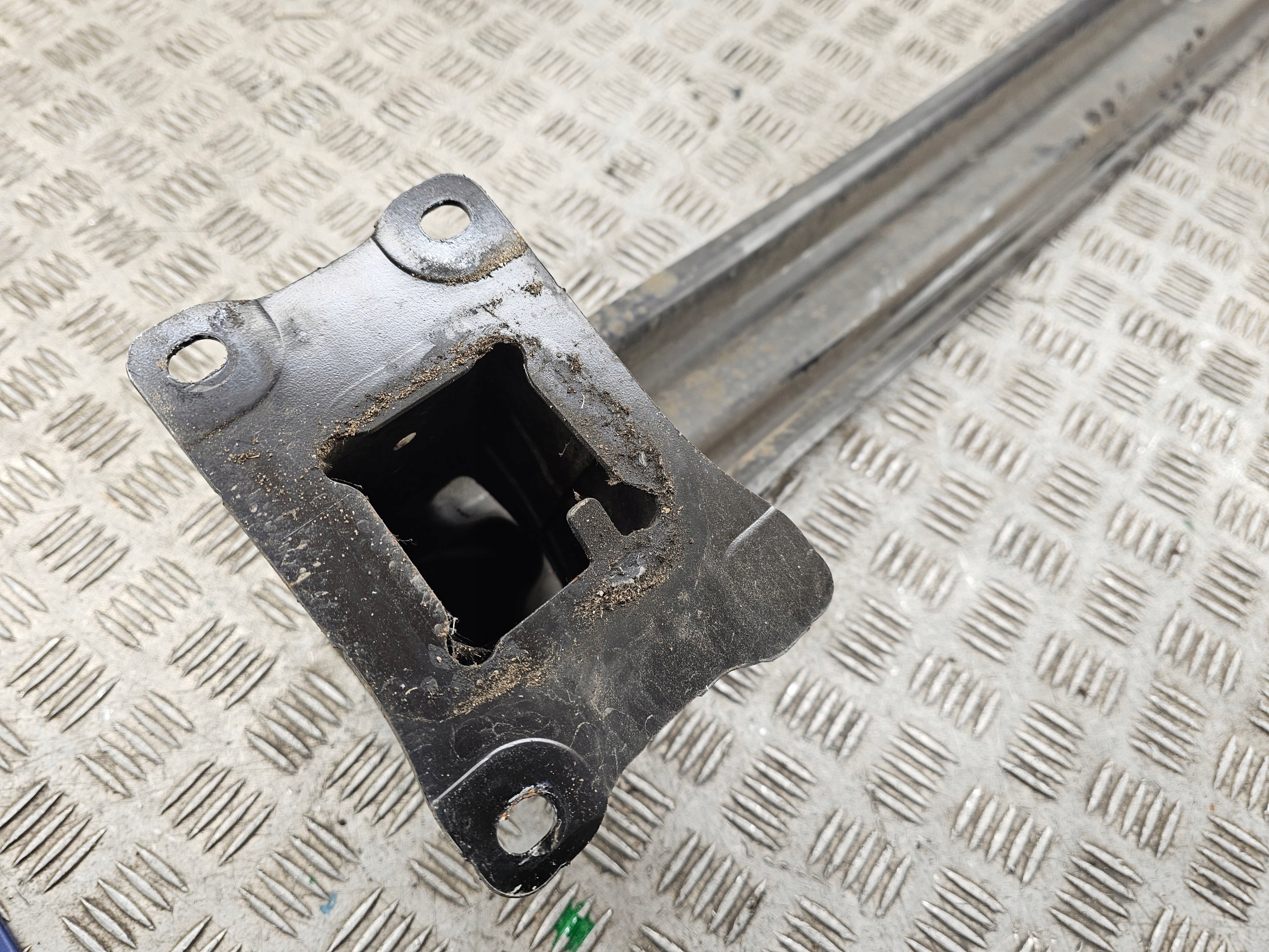 VOLKSWAGEN GOLF VII 12-16 sider below bumper rear part KOMBI