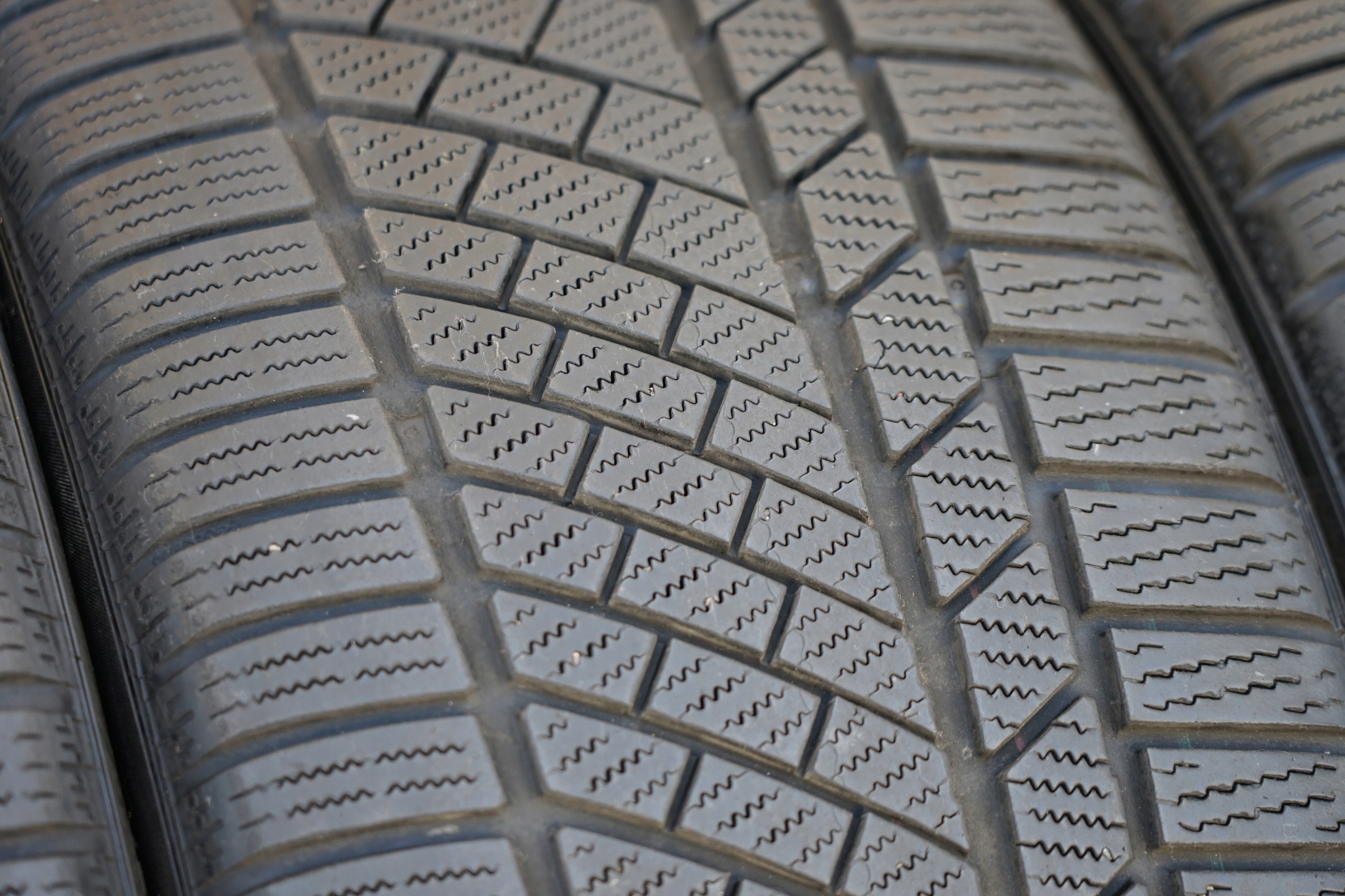 255/40R20 285/35R20 CONTINENTAL CONTIWINTER TS830P Model CONTIWINTERCONTACT TS830P