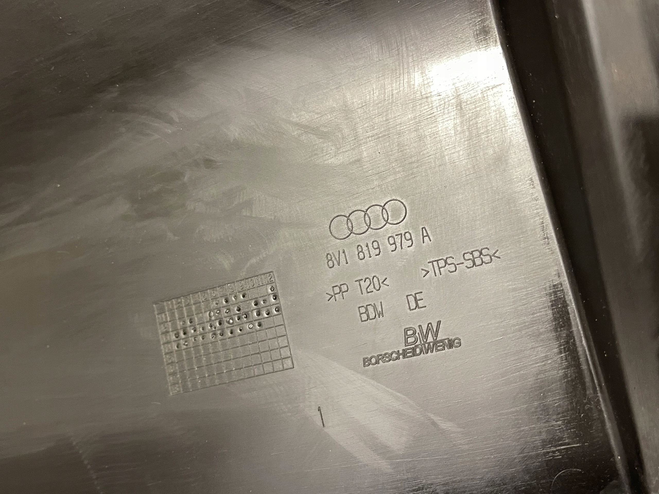 AUDI A3 S3 8V RYNNA under the window 8V1819979A