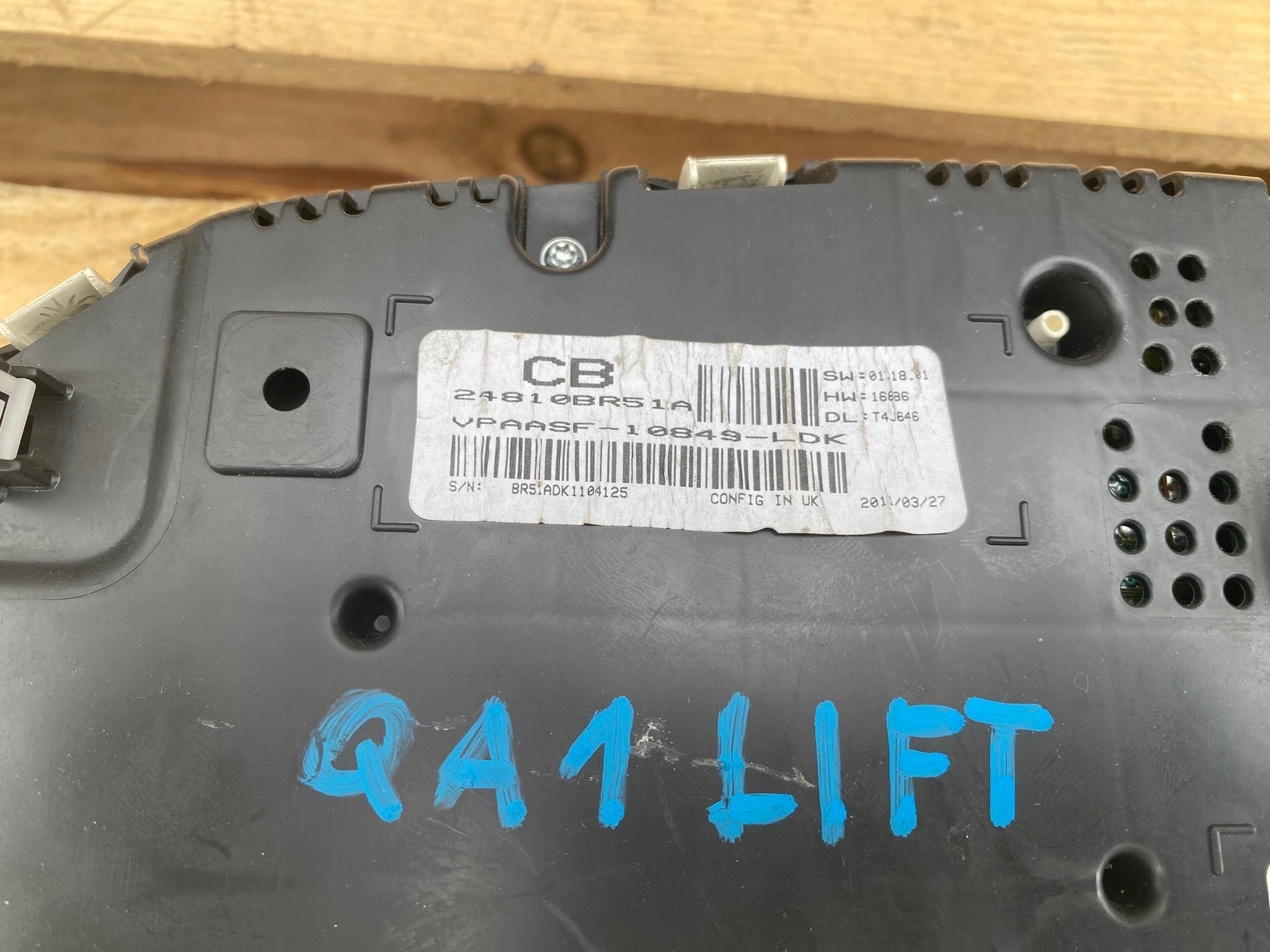 dials dials Nissan Qashqai J10 anglik 24810BR51A