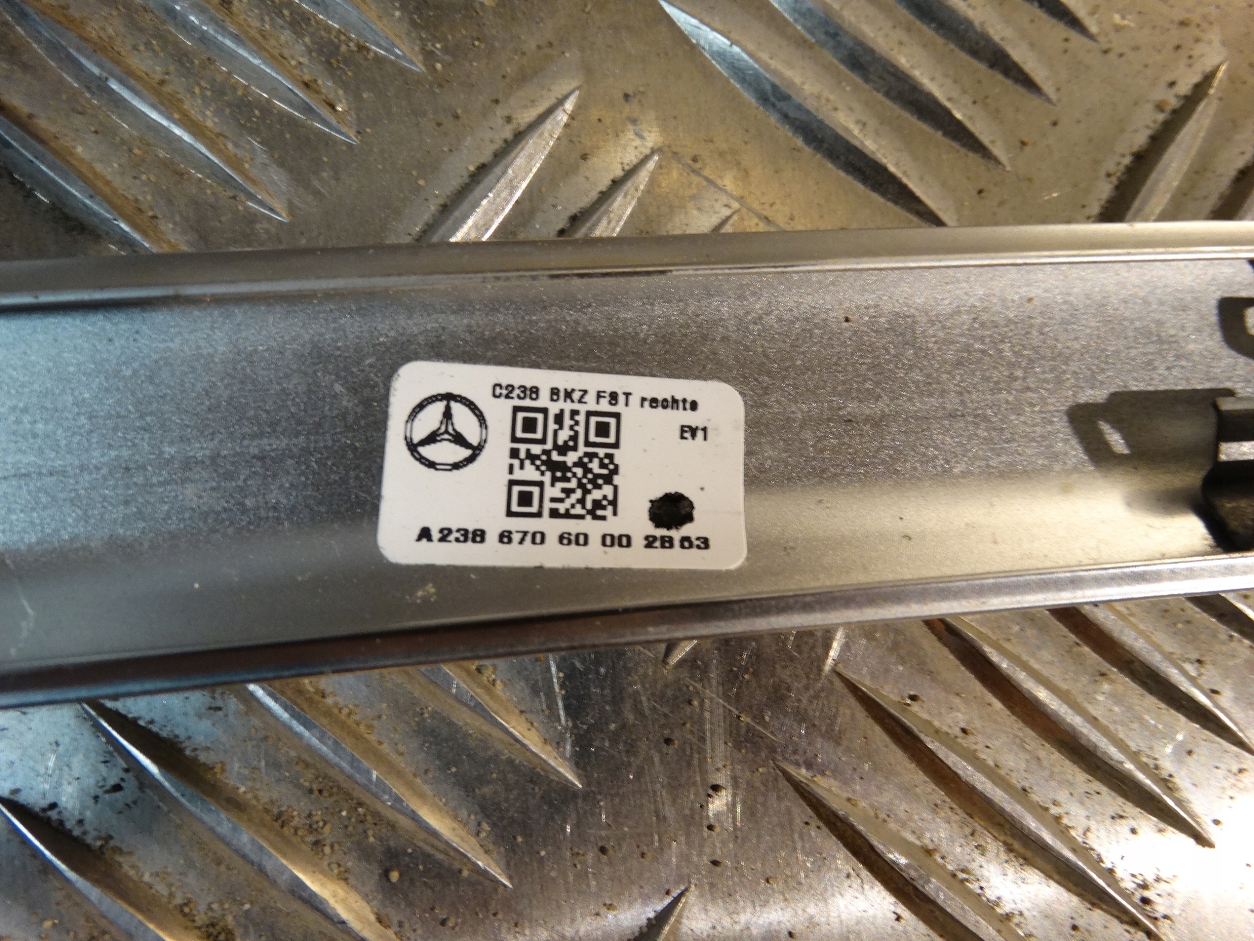 IDEALNA moulding windows right rear part MERCEDES W238 1