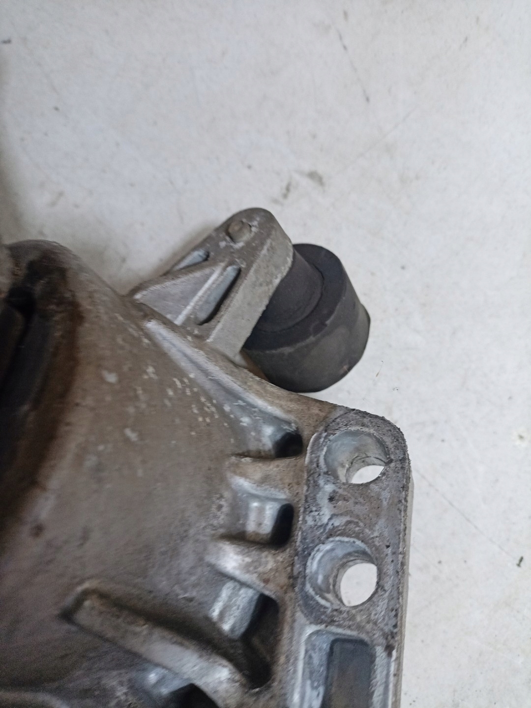 engine mount Ford Fusion USA 2 2013 DG93-6F012-DA