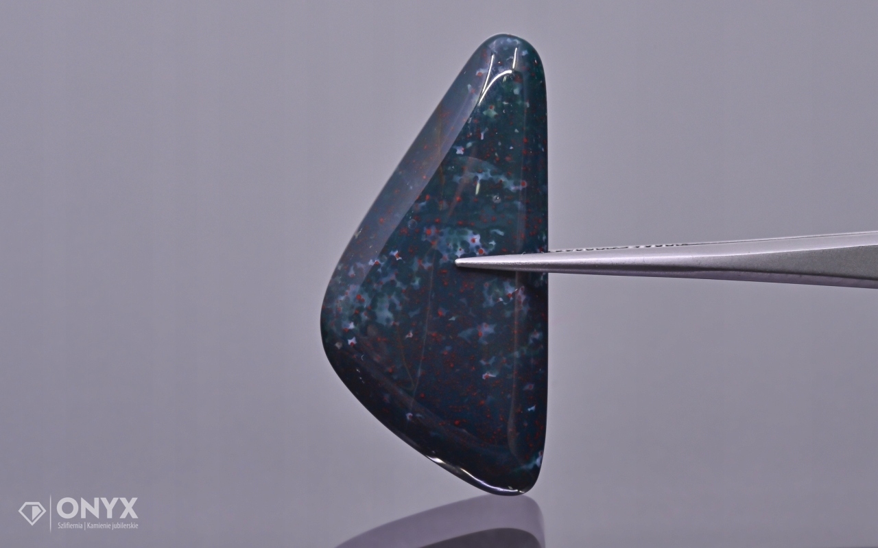 Heliotrop kabošon nepravidelný 37x18,5 mm