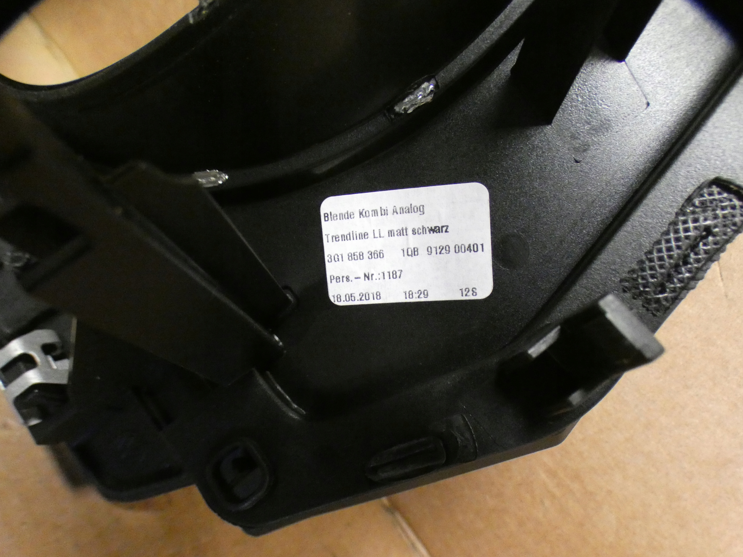 RÁM DEKOT kryt budíku VW PASSAT B8 3G CHROM 3G2858366