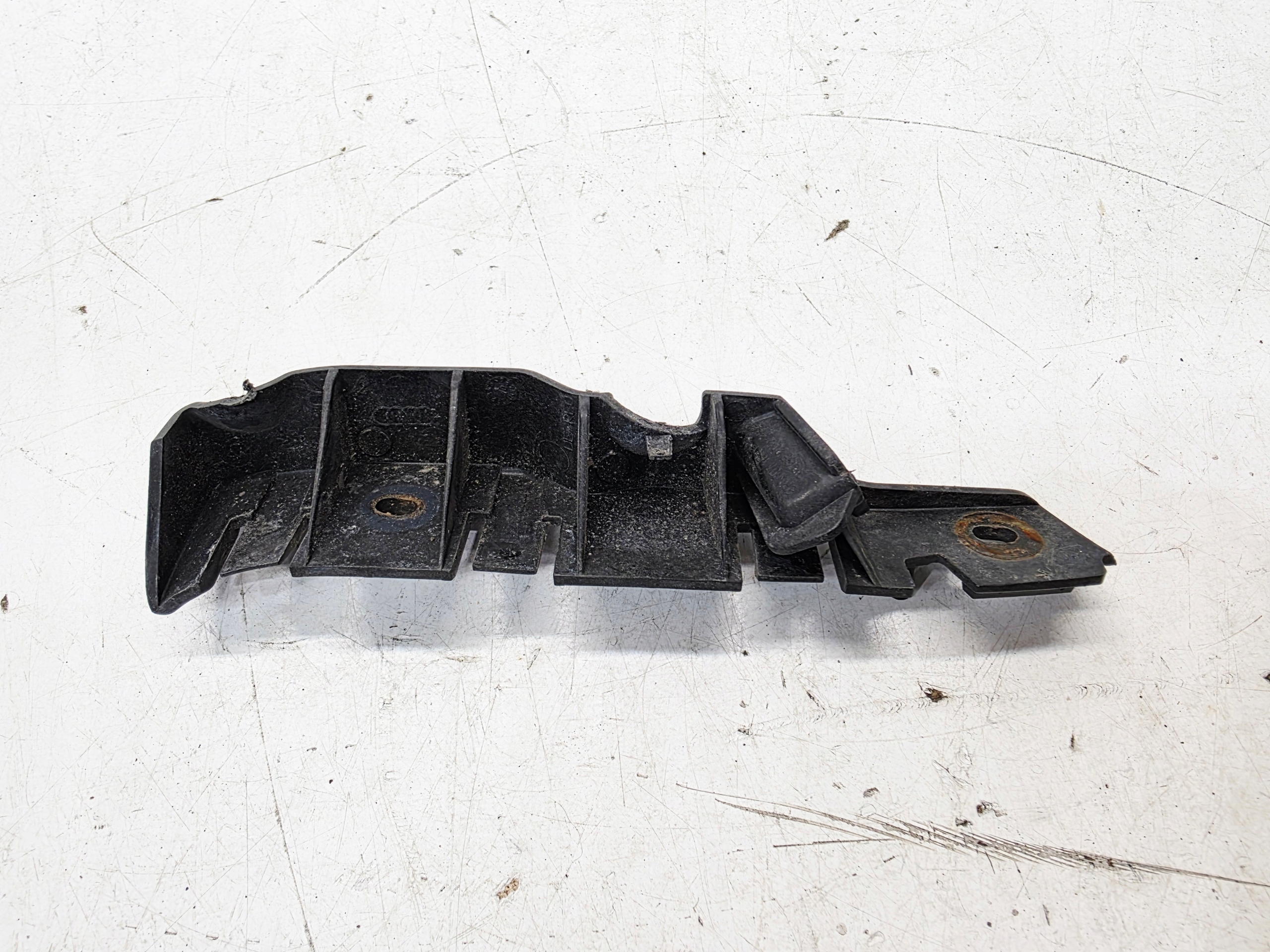 support holder of a bumper right front AUDI A3 8P LIFT 8P0807184B