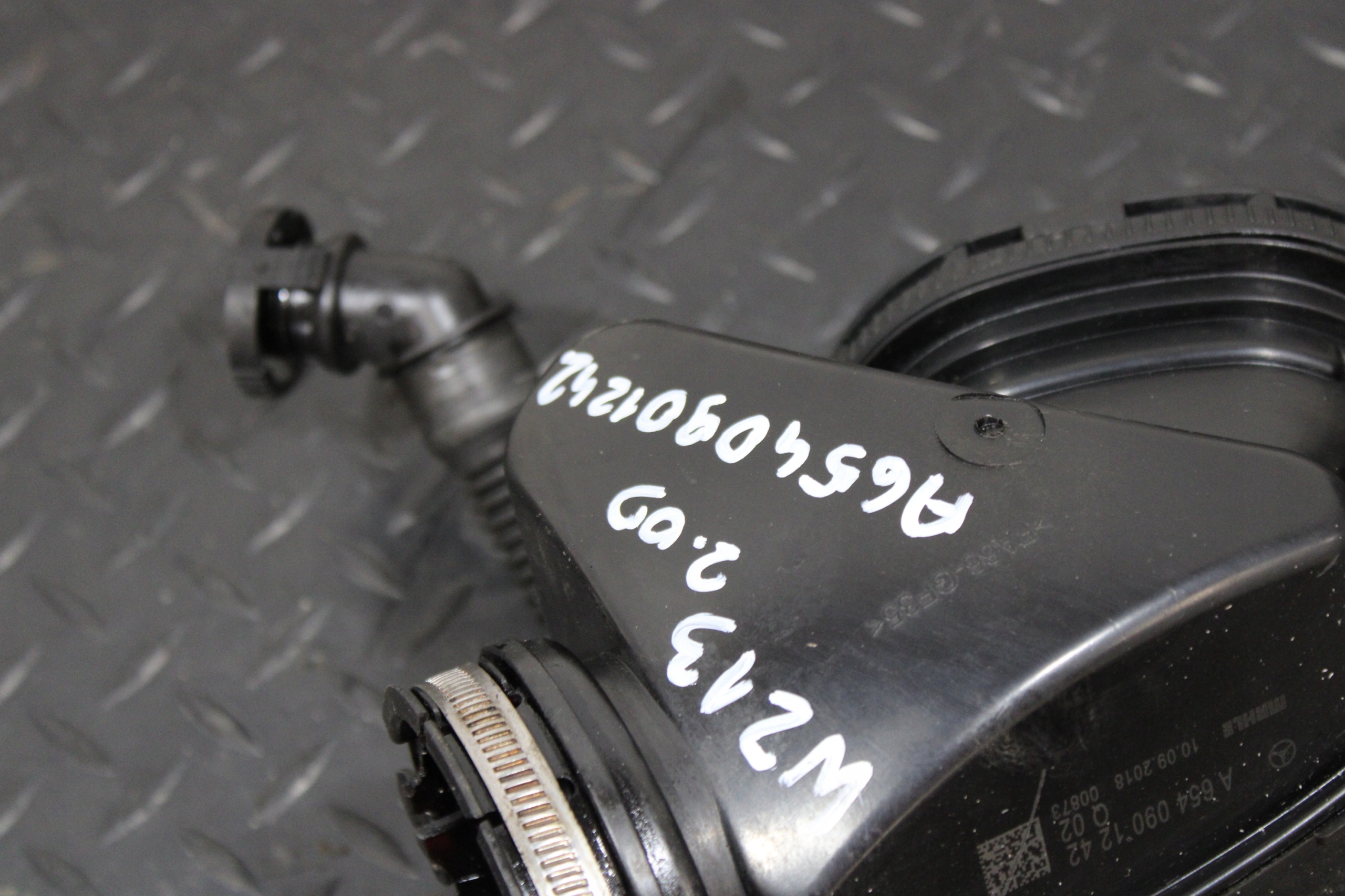 REZONATOR Schlauch luft MERCEDES E-KLASA W213 AMG A6540901242