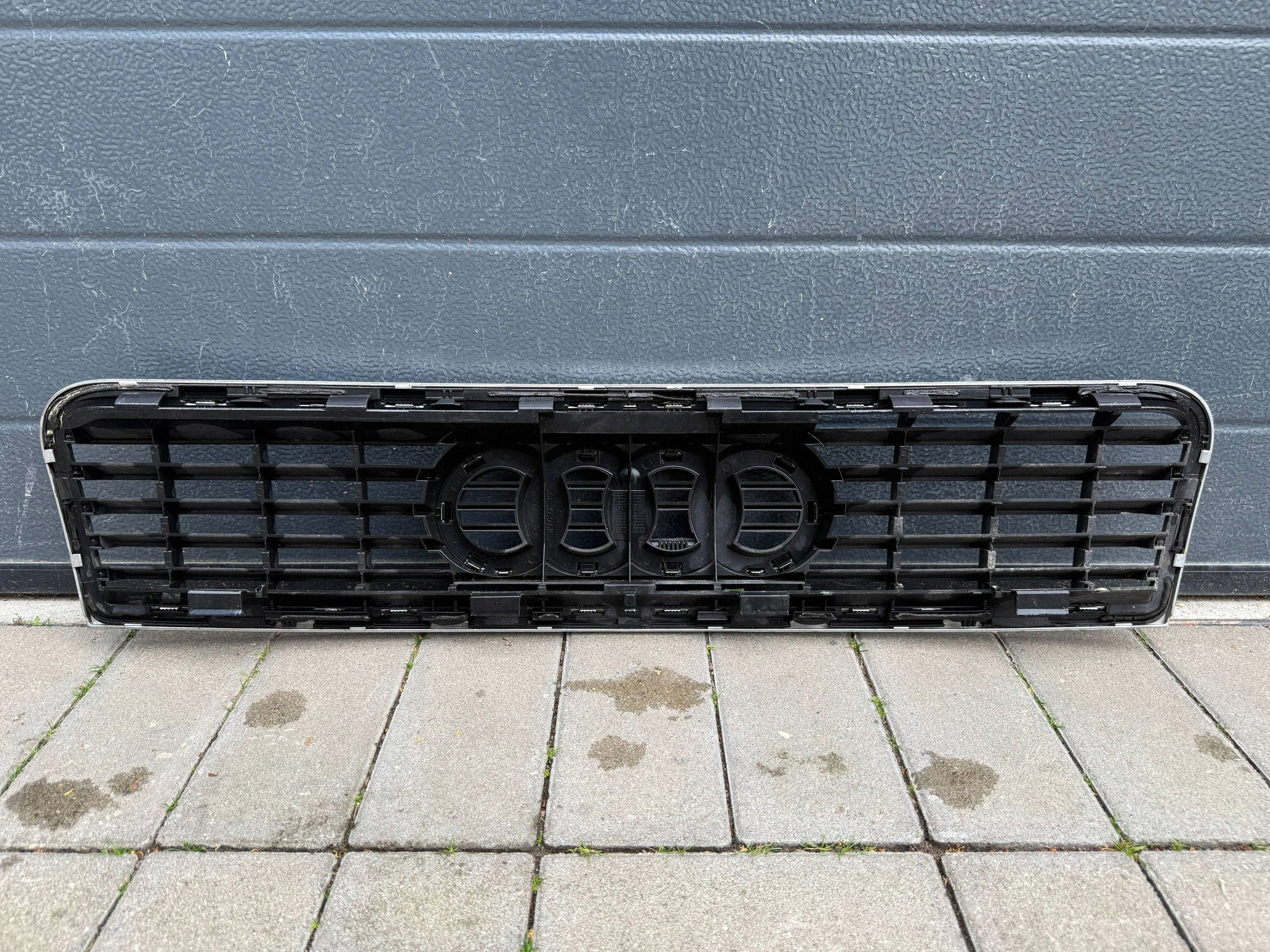 Audi A4 8E B6 00- Malysz Grille