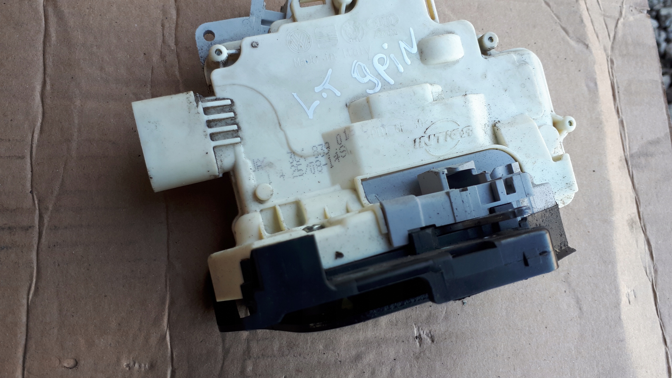 Q7 4L lock door left rear part 9 PIN 3C4839015C