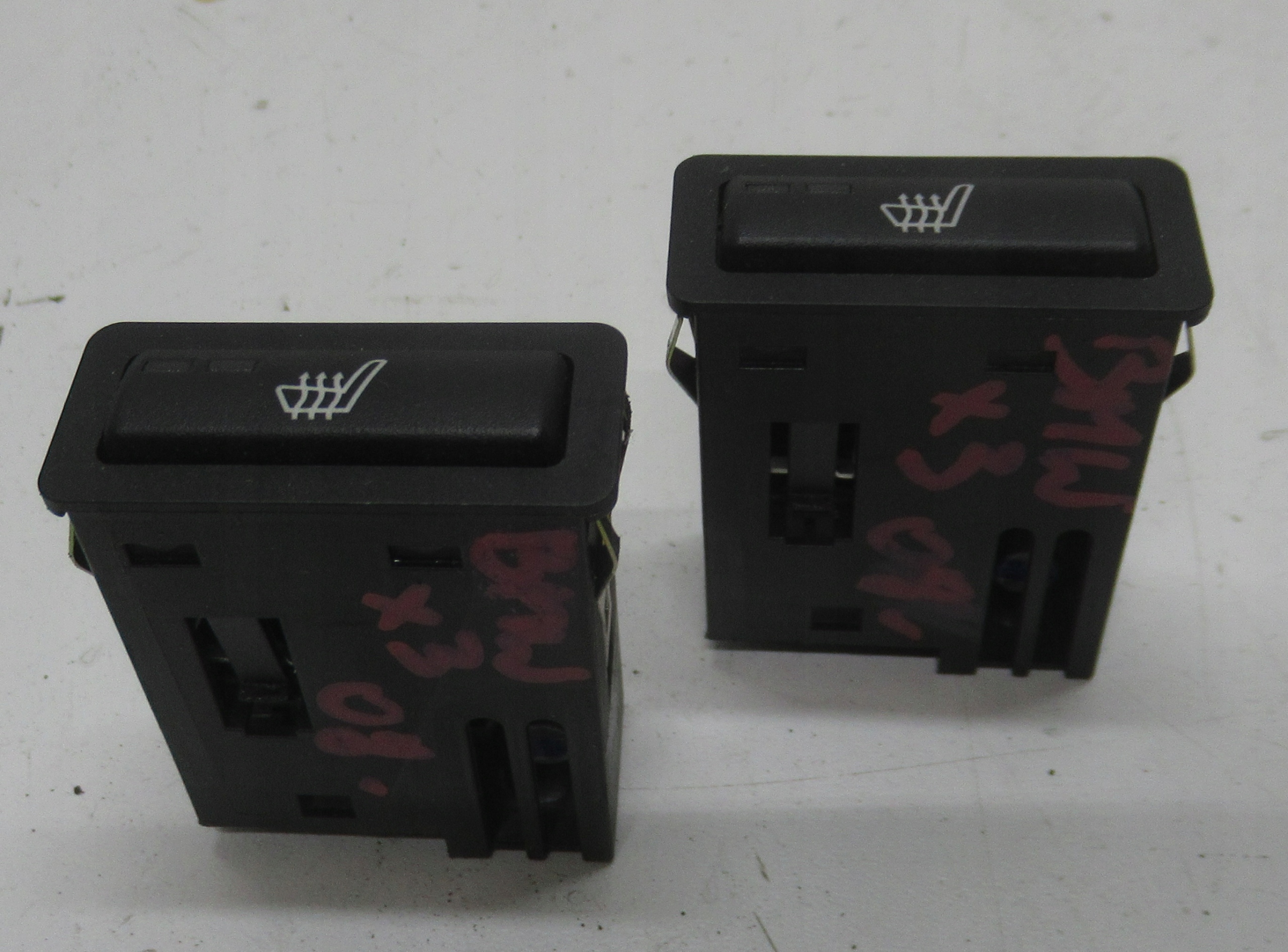 BMW X3 E83 08R button GRZANIA seat 6988957