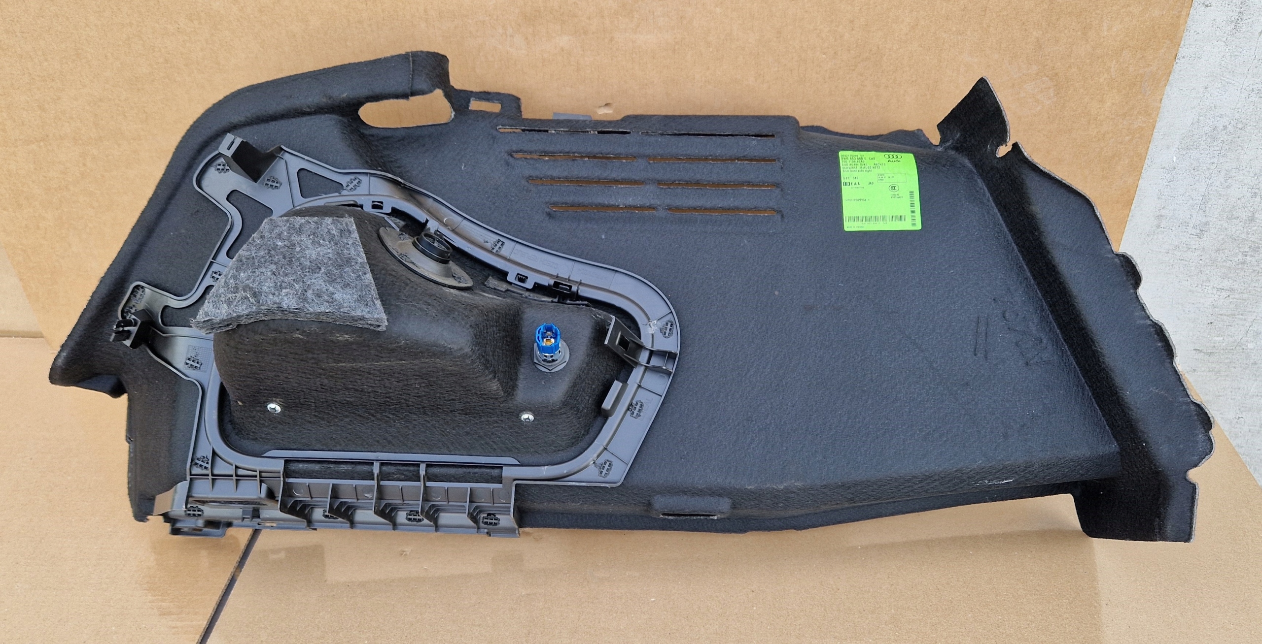 boot upholstery AUDI A5 LIFT 8W6863880E right as new