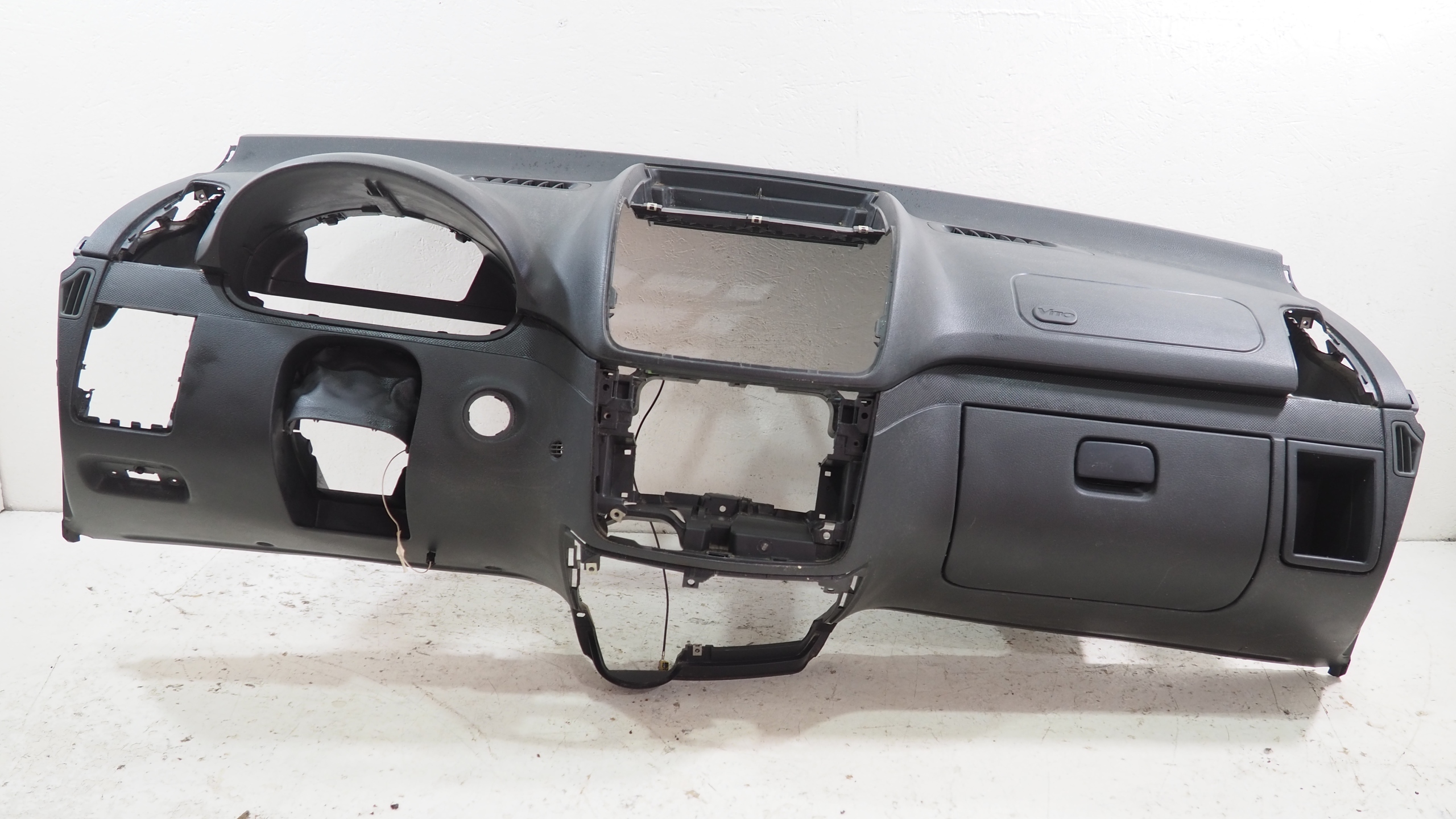 Mercedes Vito W639 console dashboard instrument panel original