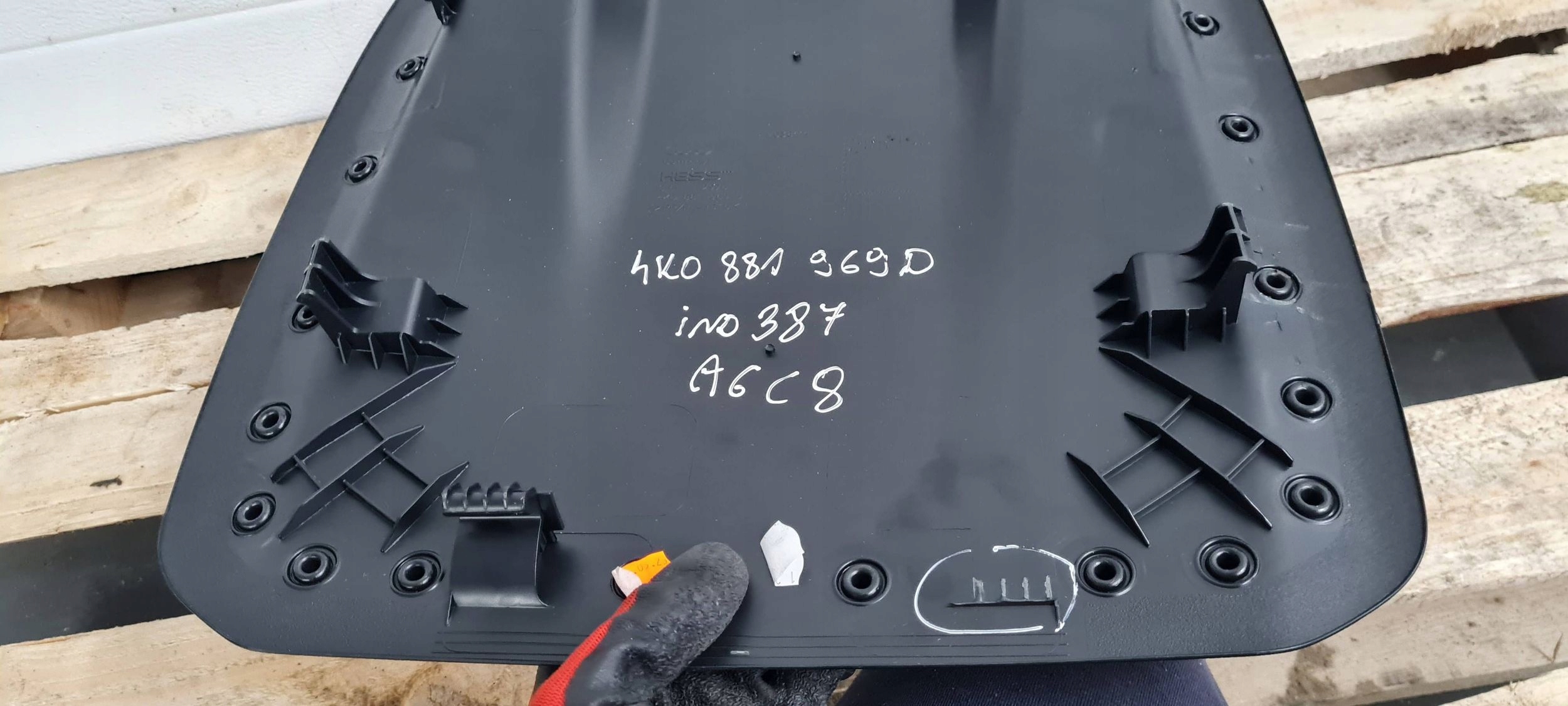 A6 C8 4K OPARCIE PLECY seat left right front SLINE 4K0881969D A7 4K