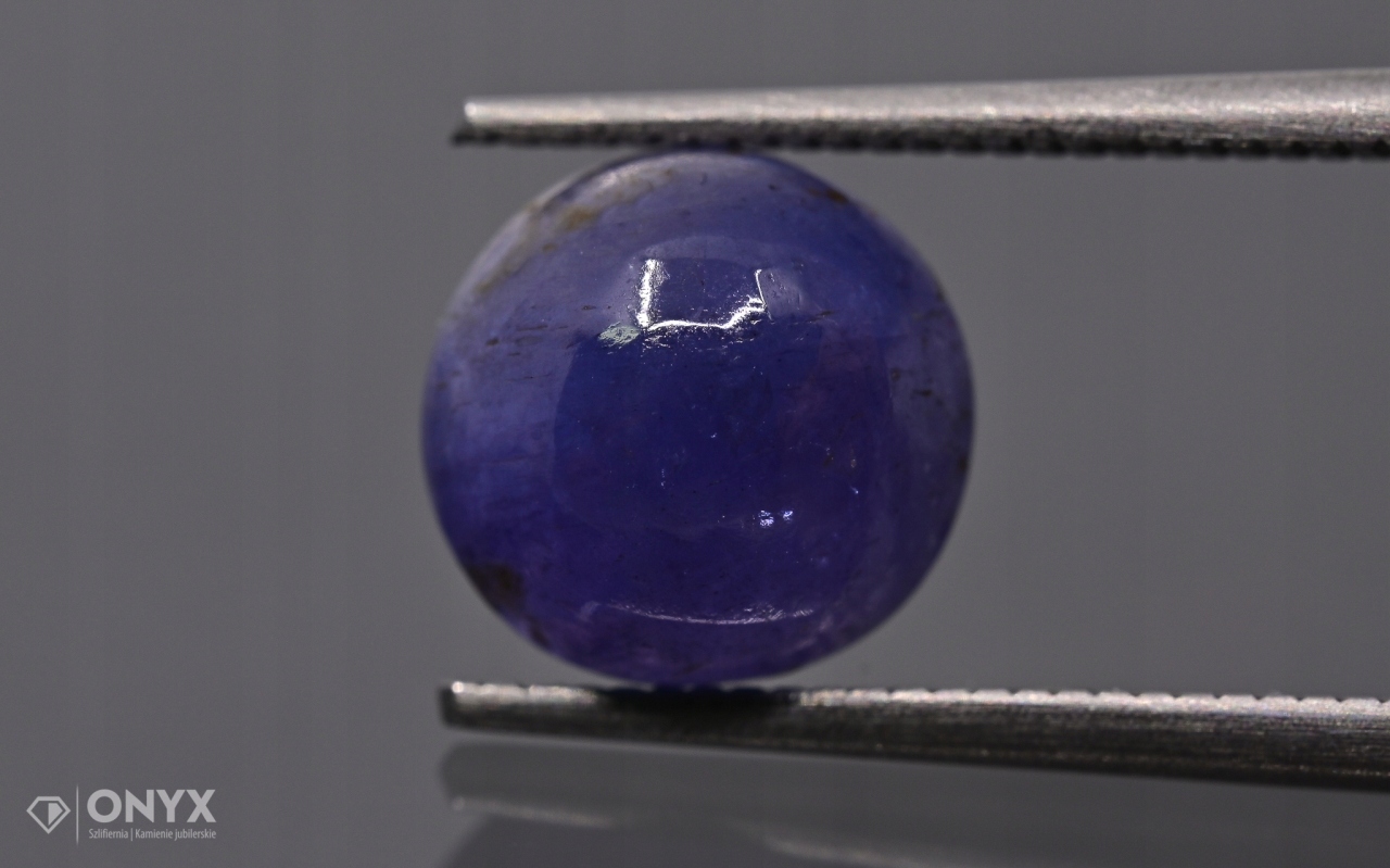 Tanzanit kabošon kulatý fi 8,2 mm