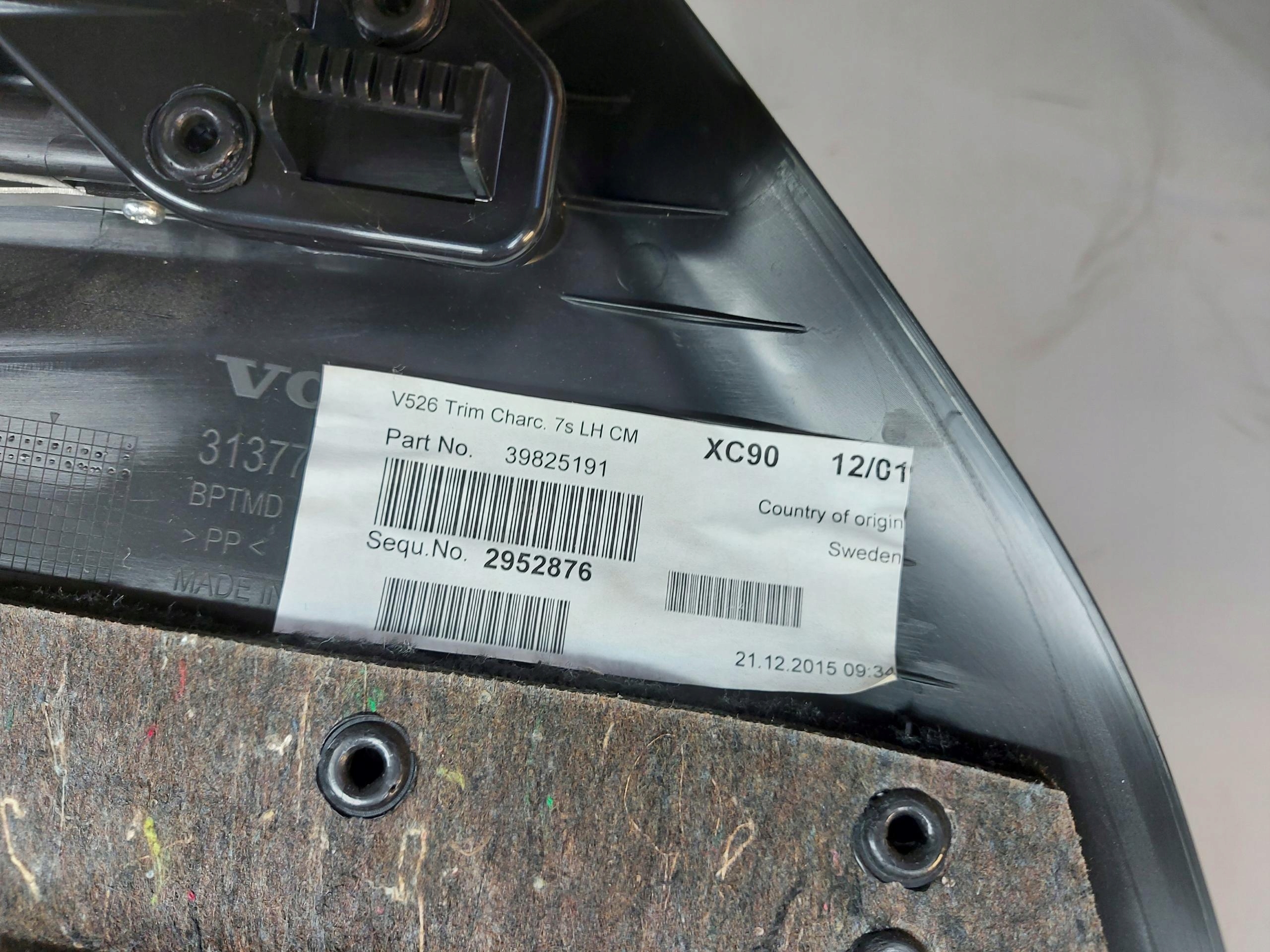 VOLVO XC90 II D5 boot upholstery rear part left 39825191