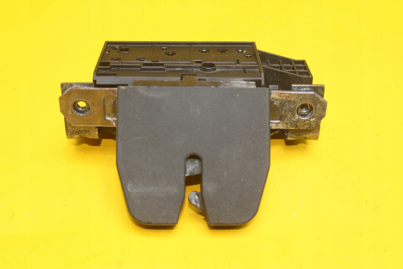 ЗАМОК КРИШКИ БАГАЖНИКА VECTRA C 495072894