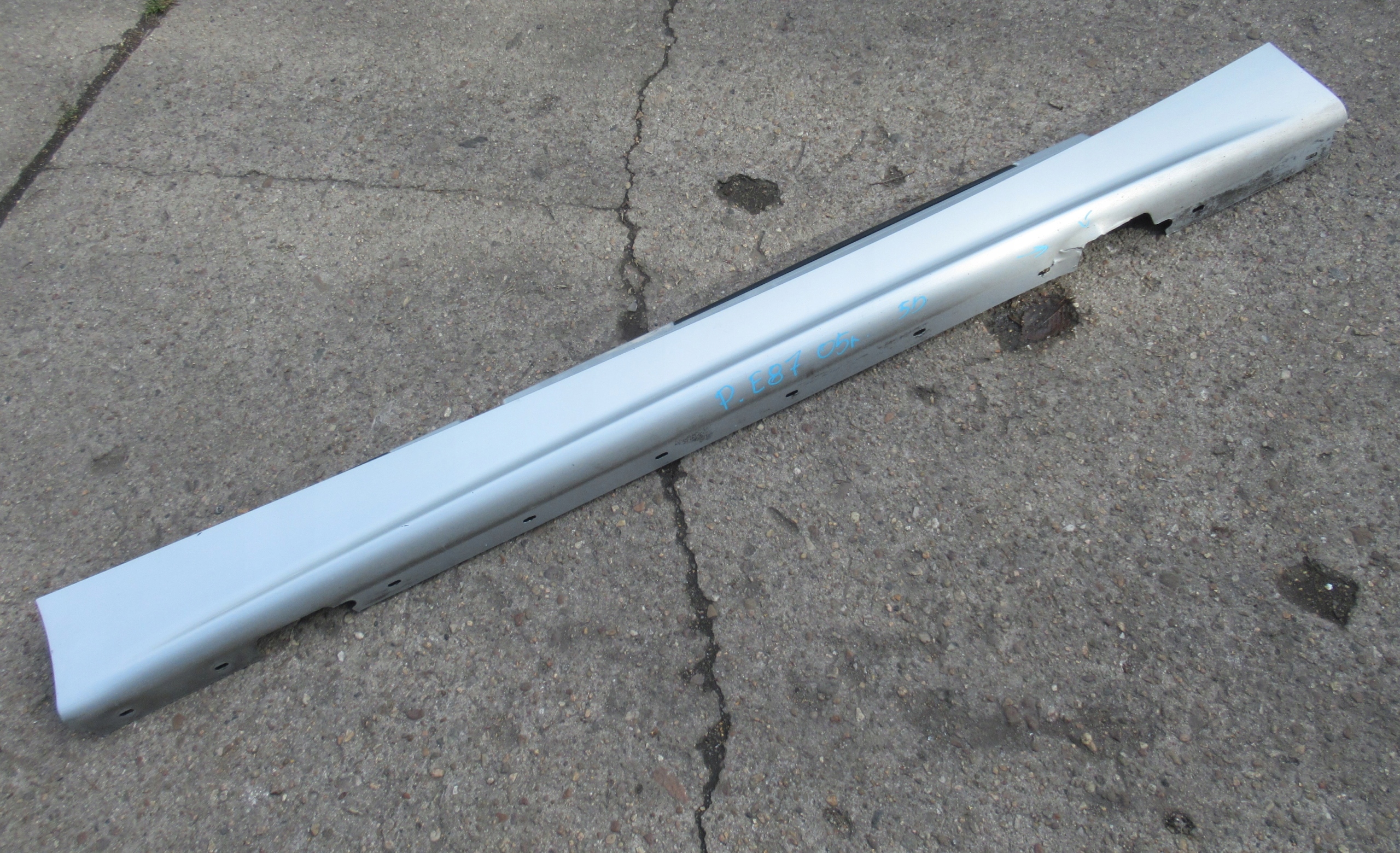 BMW E87 - moulding threshold right 7147402