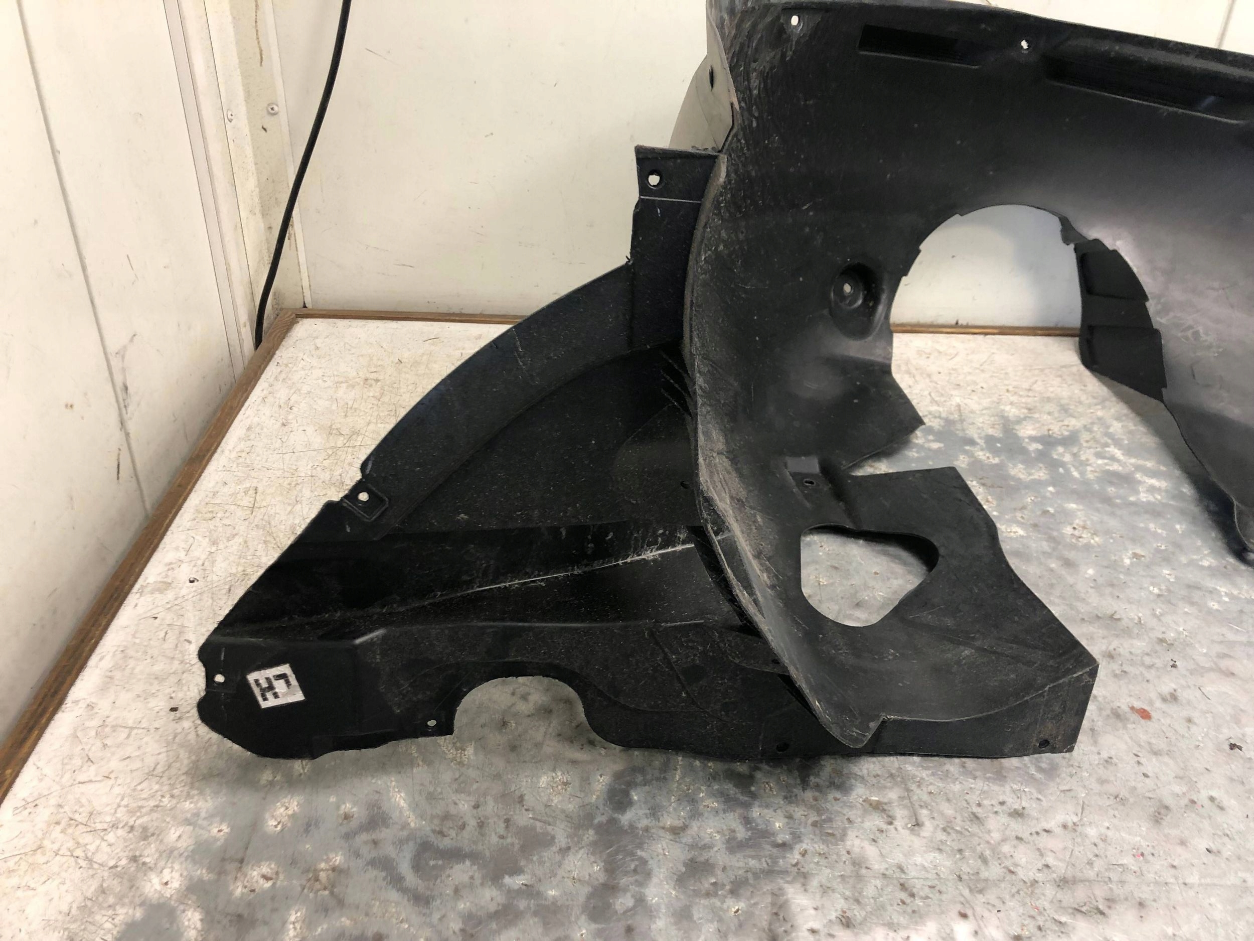 mudguard left front VW TAIGUN 6JM805911C
