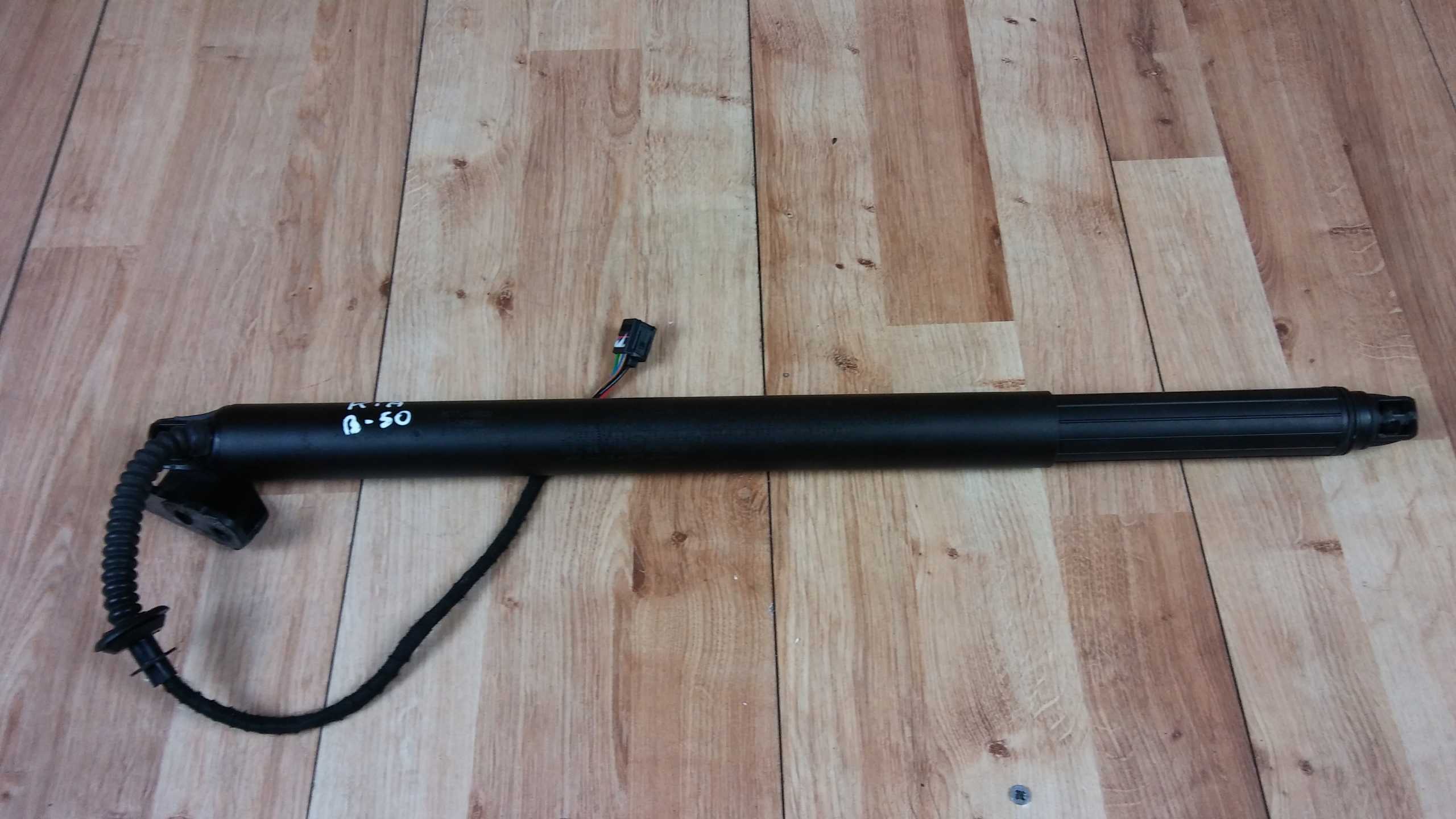 Kia Sportage IV damper bonnet rear part telescope left right
