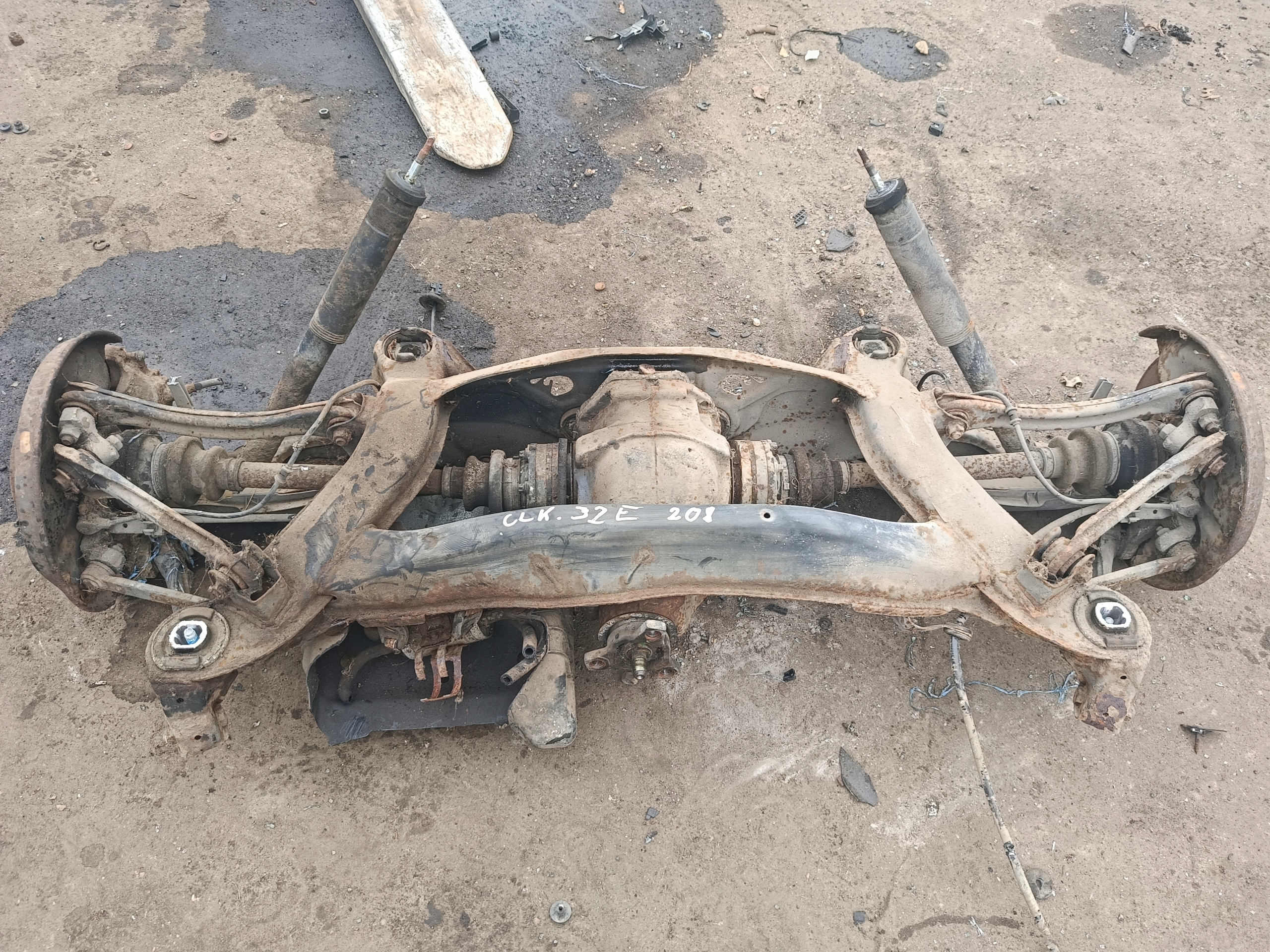 MERCEDES CLK W208 3,2 V6 OŚ ZAWIESZENIA TYŁ DYFER