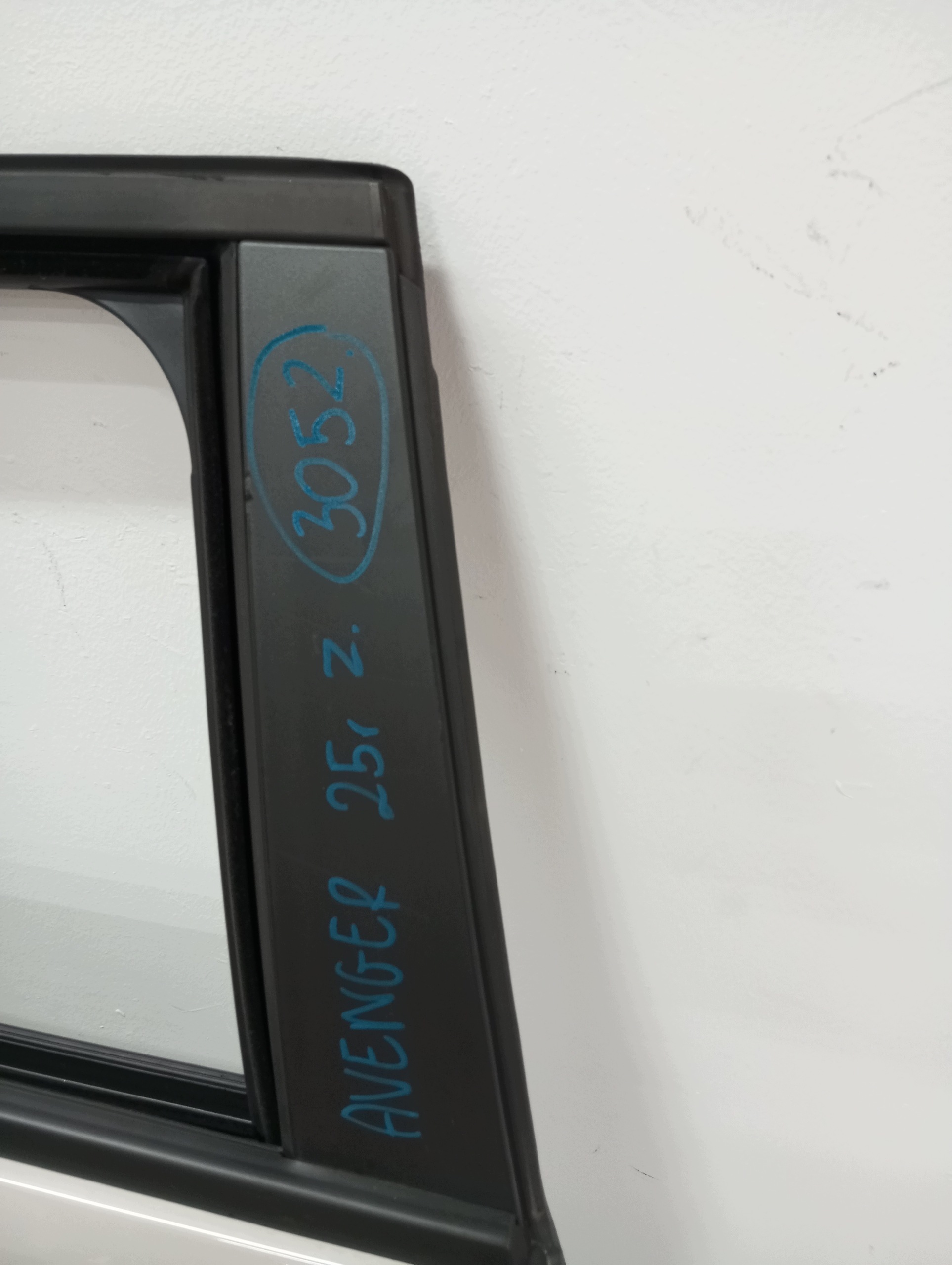 door right rear. JEEP AVENGER 25R