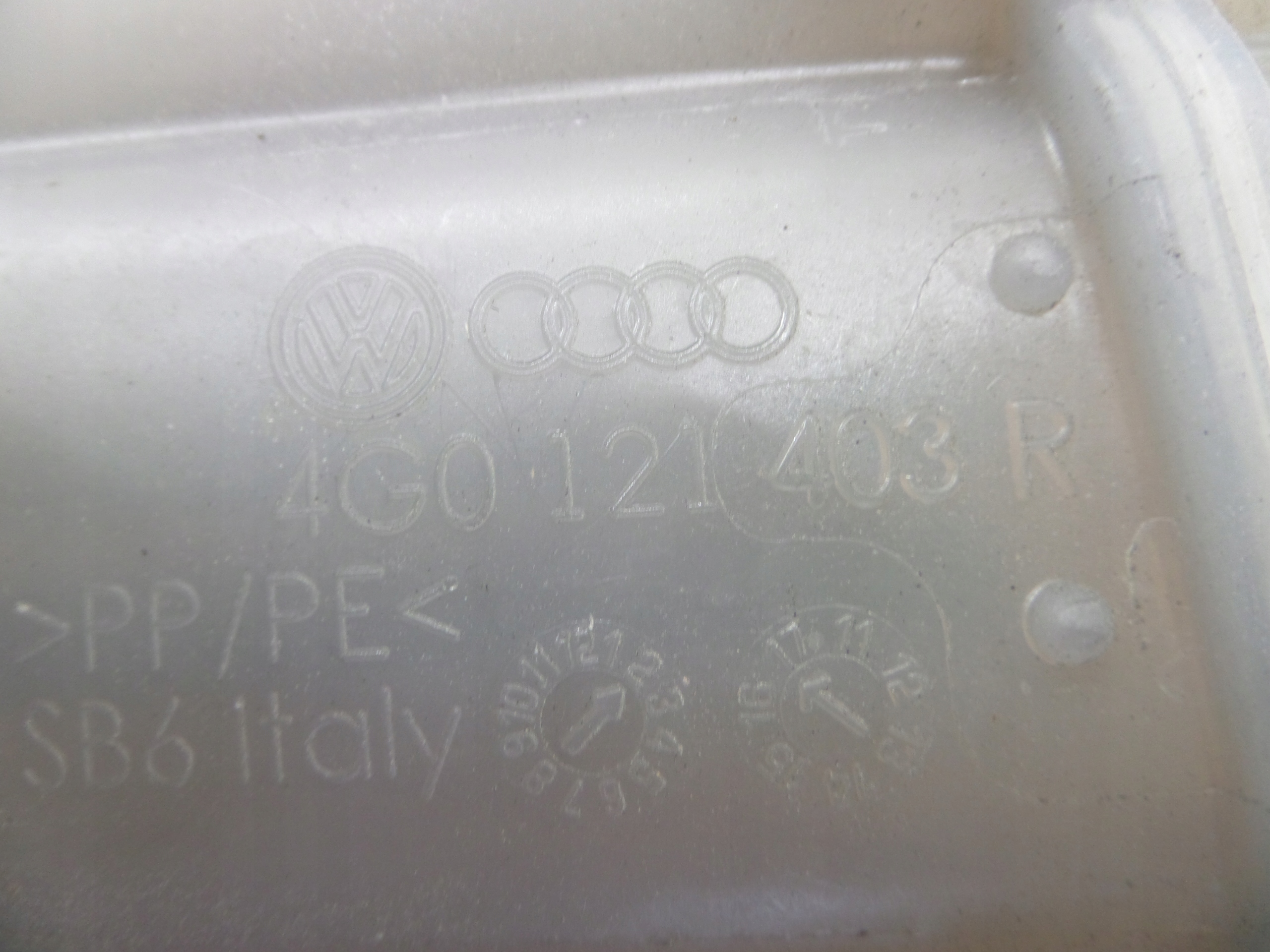 AUDI RS6 C7 Réservoir eau 4G0121403R