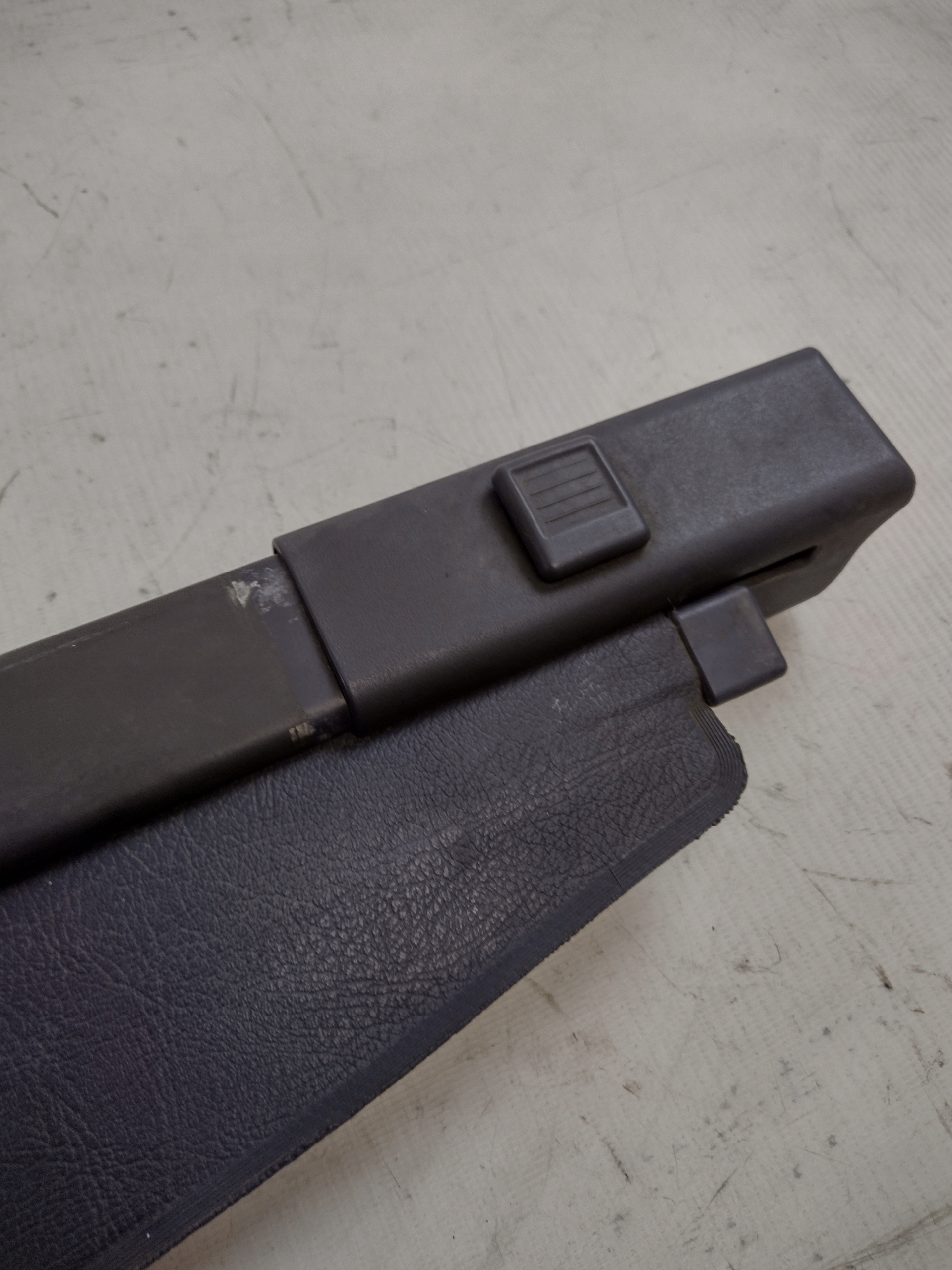 blinds boot Mercedes W168 OE 1688600175
