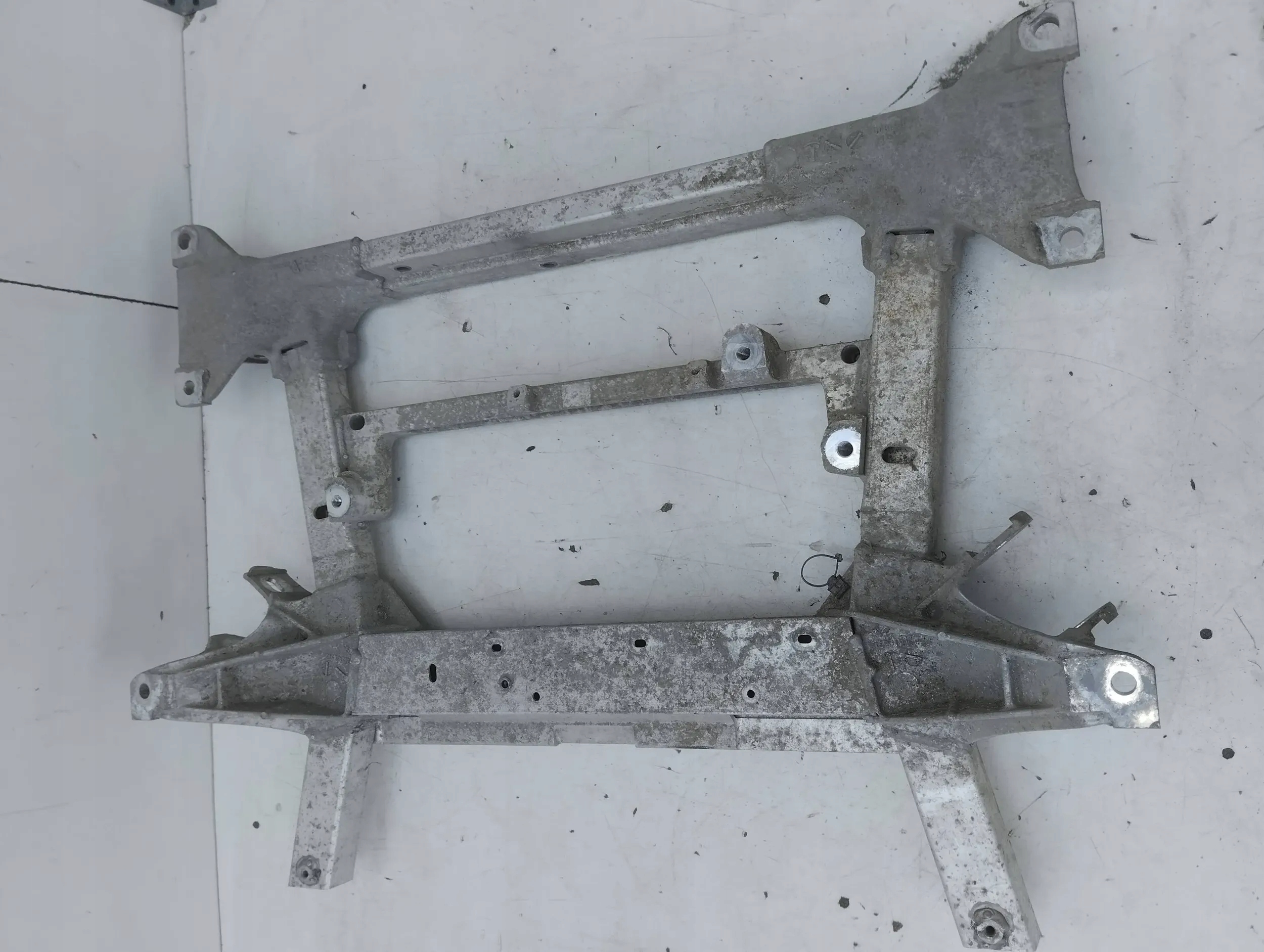 Tesla Model X Belka Sanki Trawers Przód Przedni
