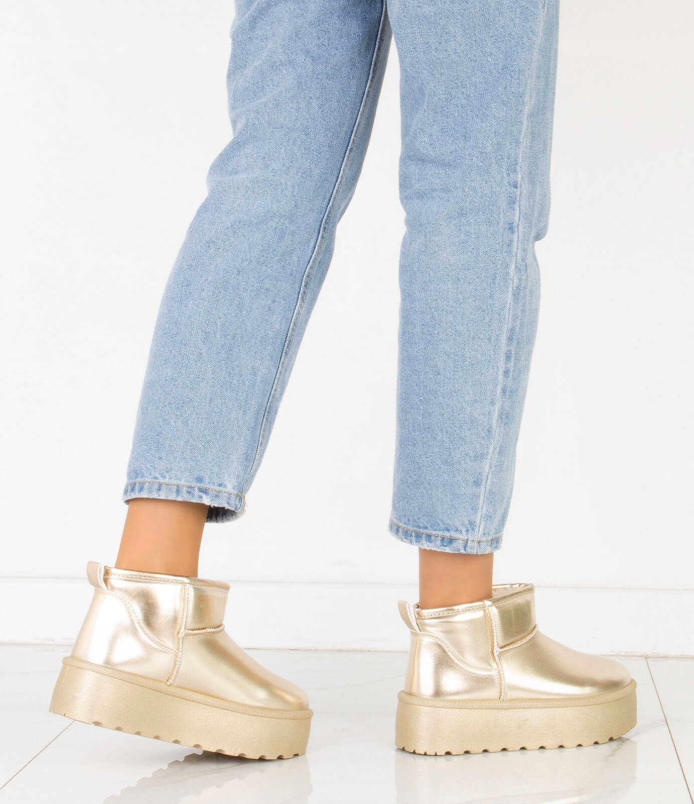 7808 ZŁOTE OCIEPLANE BOTKI ŚNIEGOWCE PLATFORMA WSUWANE 41 Długość wkładki 26 cm