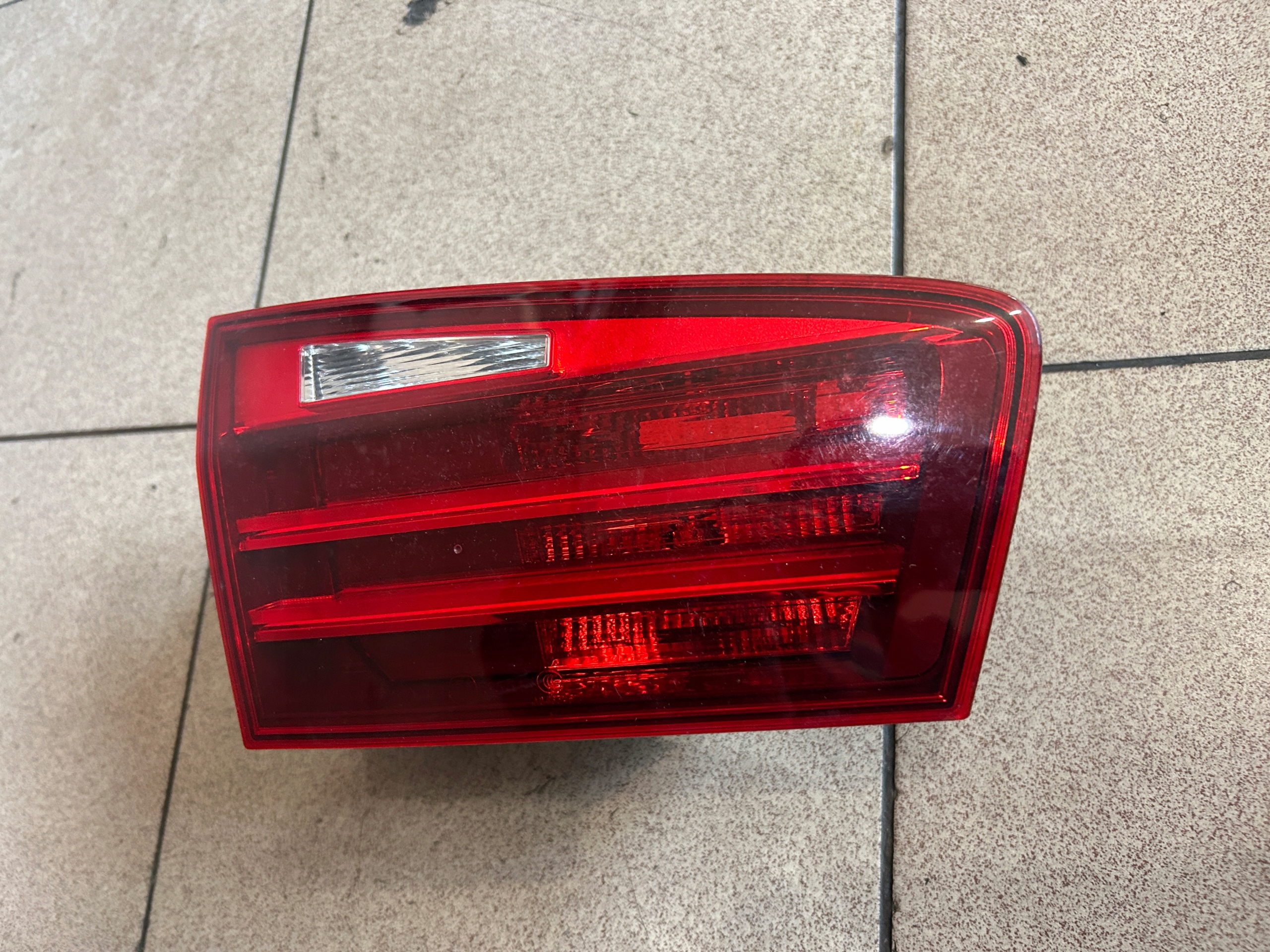 LAMPA LEWA TYŁ W KLAPĘ BMW F11 KOMBI LIFT Typ samochodu Samochody osobowe