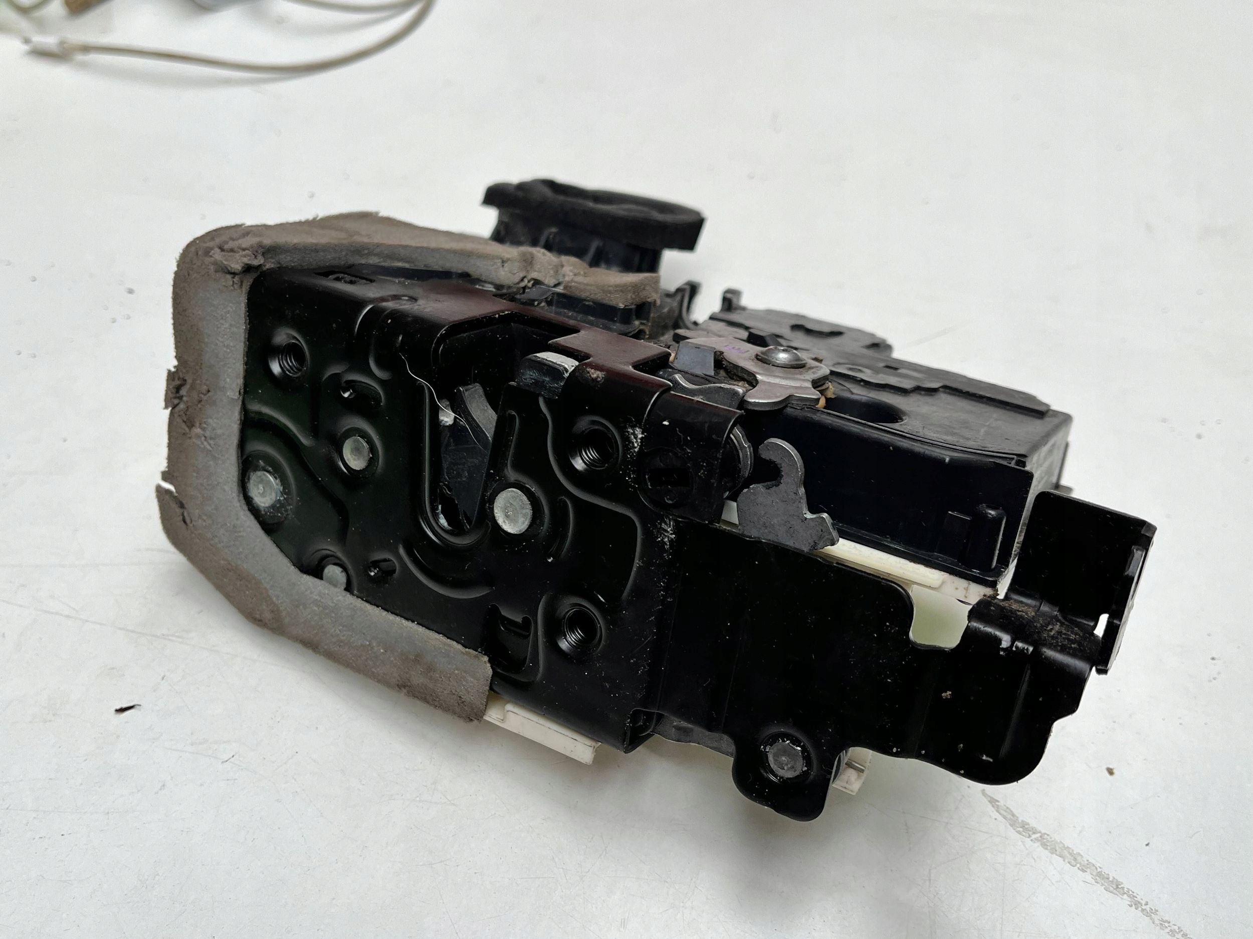 AUDI A6 C8 Schloß Tür links heck 4K0839015R !J