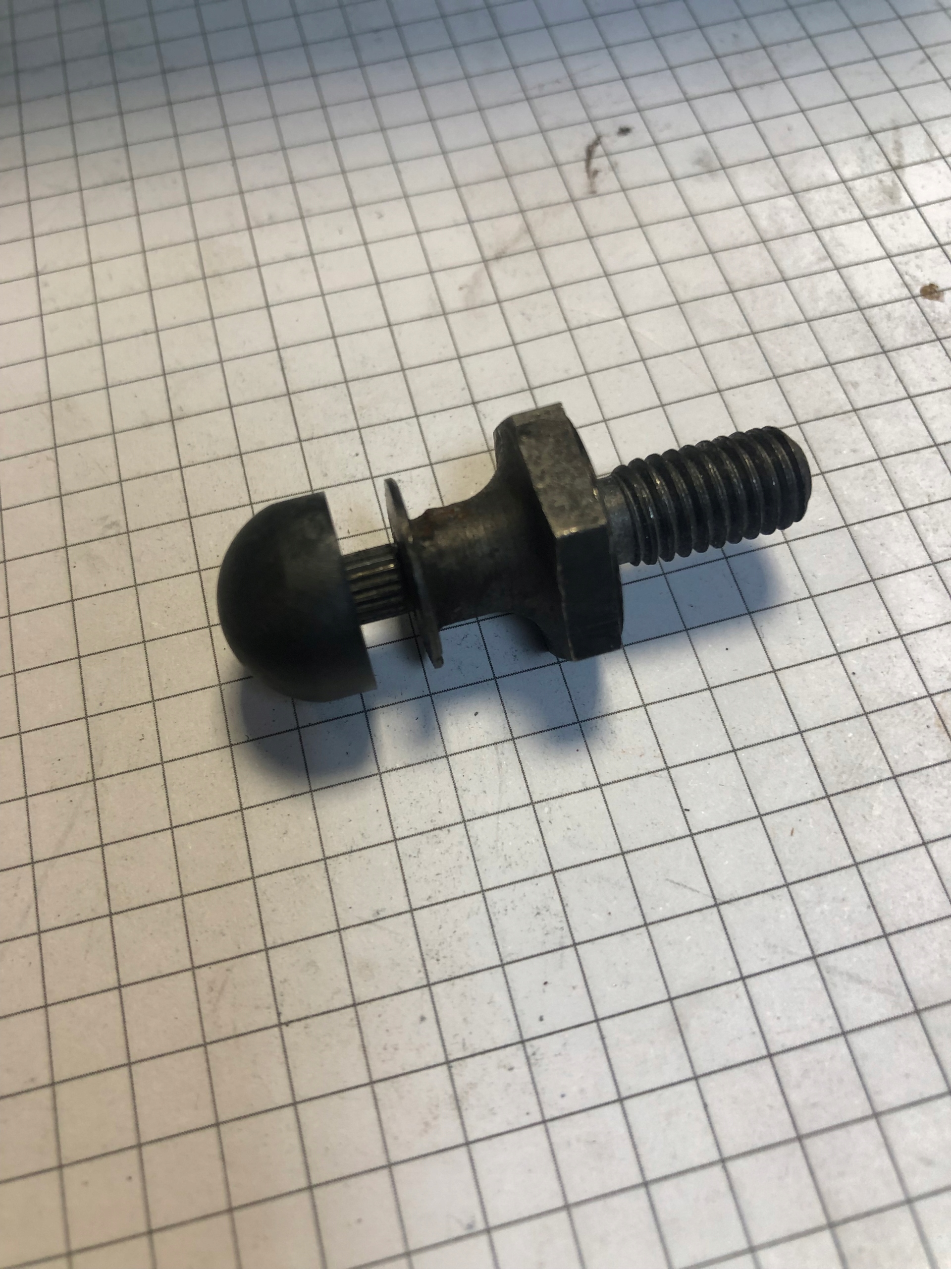 015 141 - БОЛТ ЗЧЕПЛЕННЯ VW LT ДО 1996 РОКУ З КРИШКОЮ