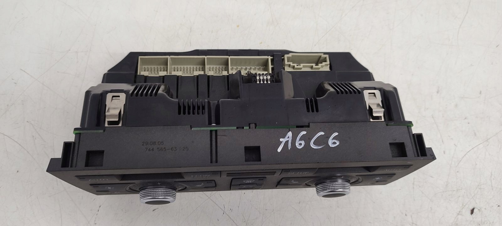 ovládací panel klimatizácie klími Audi A6 C6