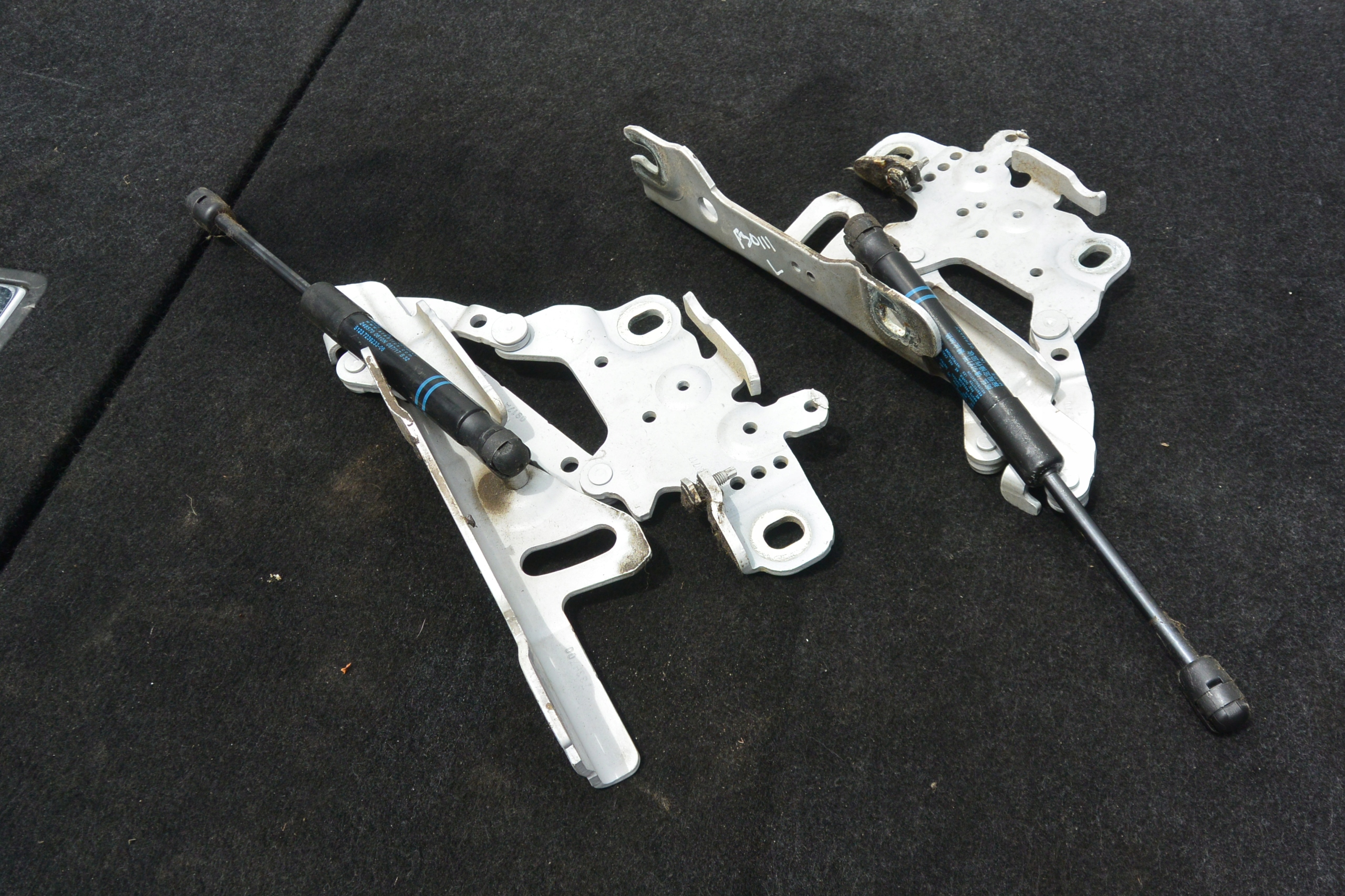 BMW OE 7336700 петля капота