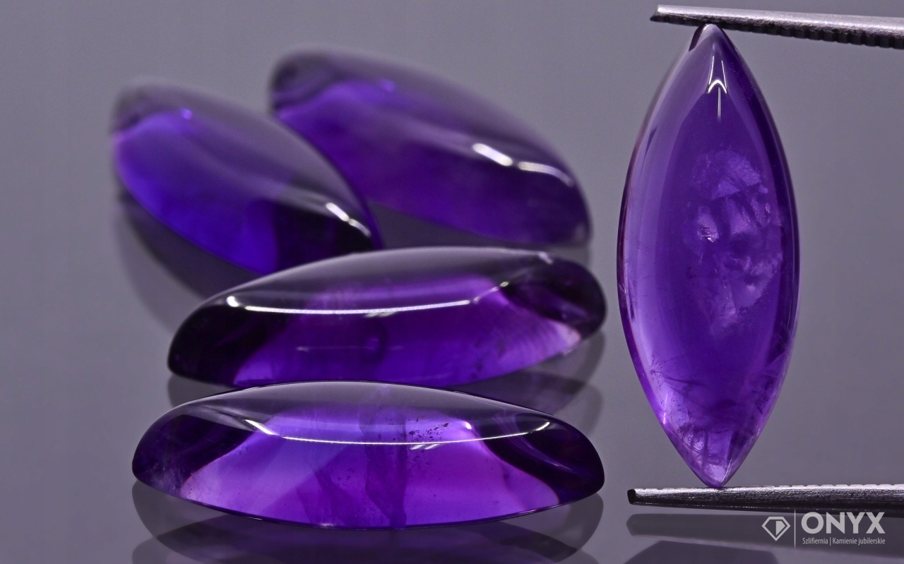 Ametyst A kabošon markýza 20x8 mm