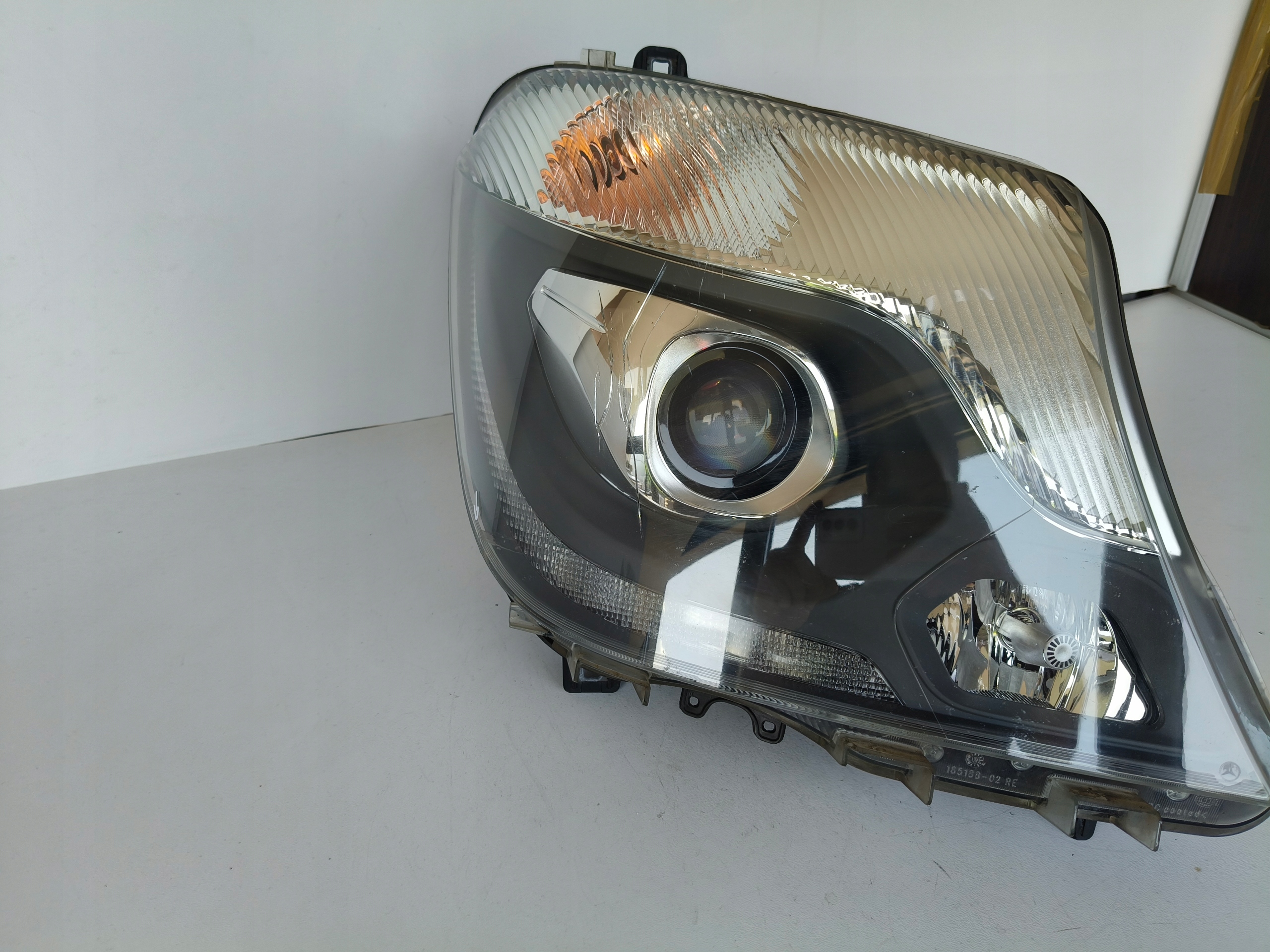 light right REFLEKTOR MERCEDES SPRINTER W906 13- LIFT XENON LED