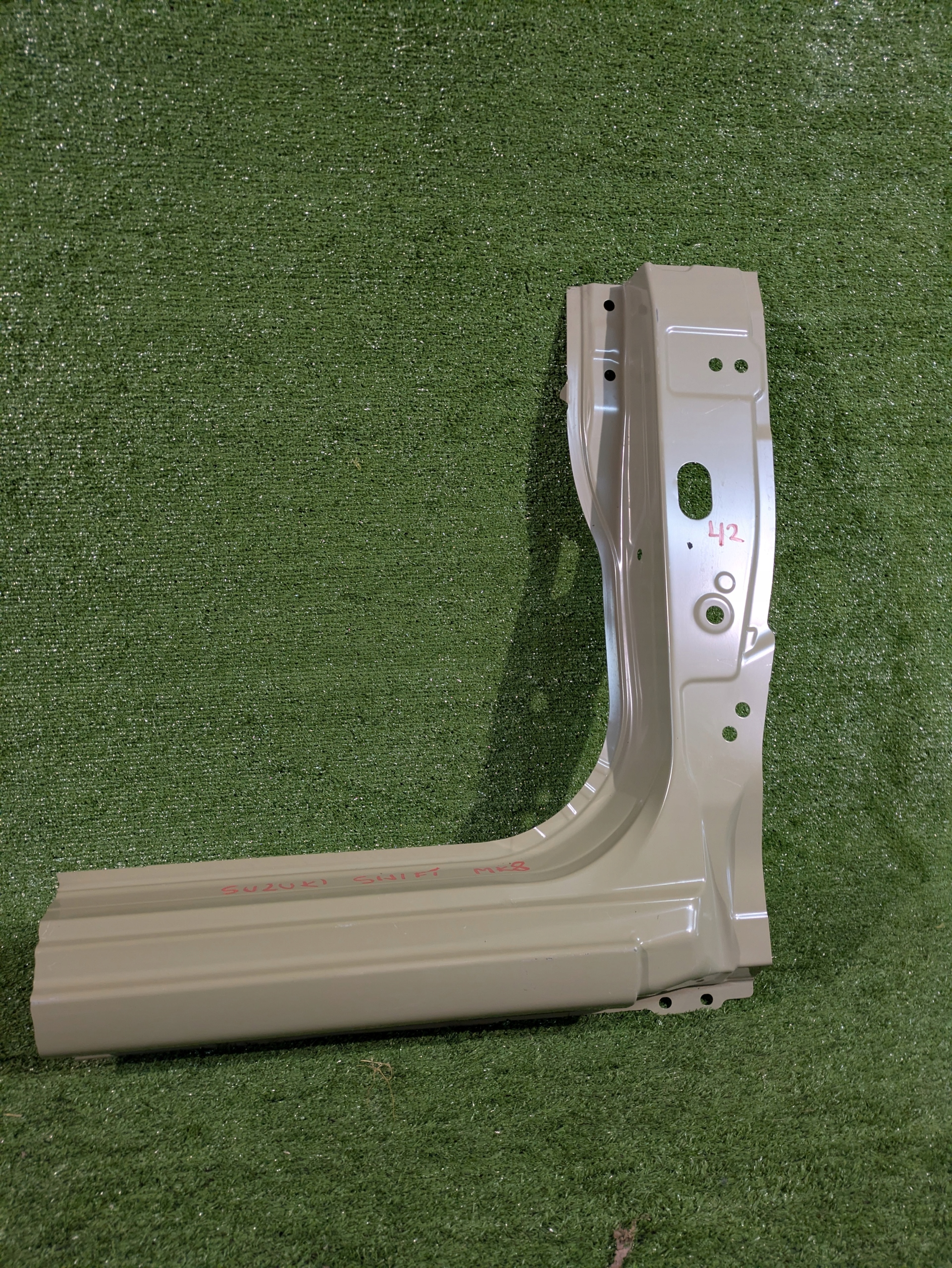 threshold right pillar SUZUKI SWIFT MK8 NR.42