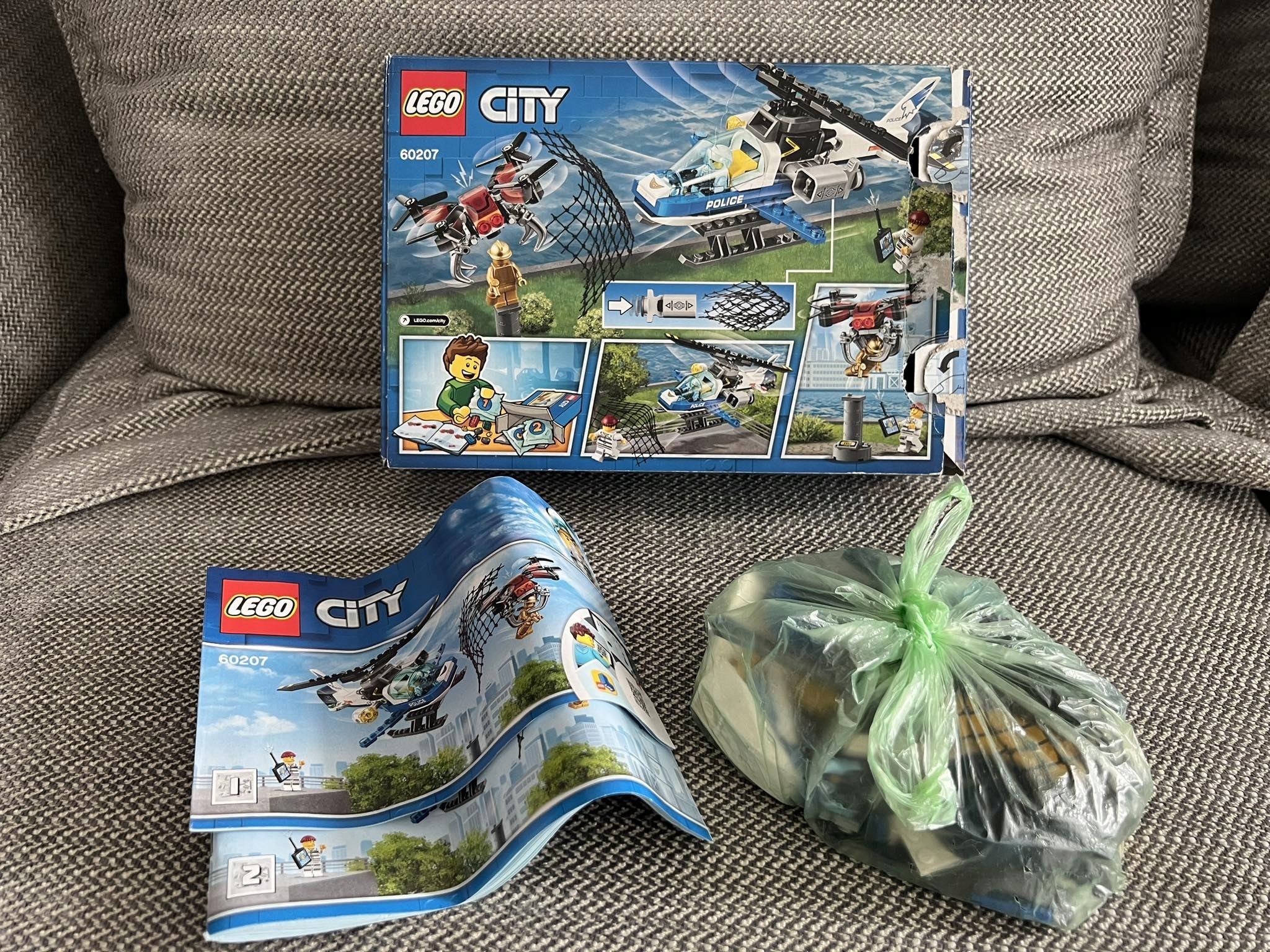 LEGO City 60207 POŚCIG HELIKOPTEREM POLICYJNYM Wiek dziecka 5 lat +