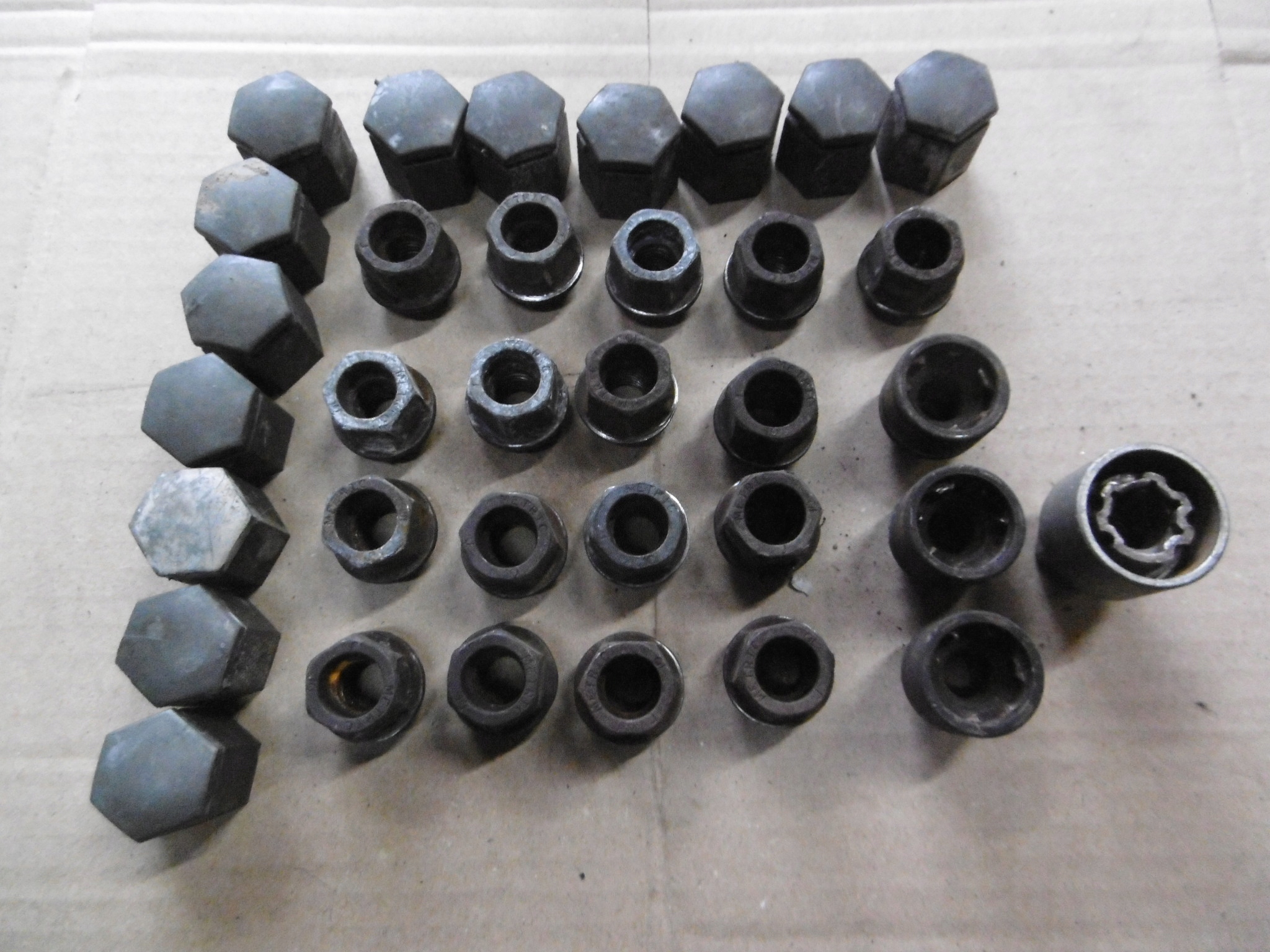 ГАЙКИ ЗЛОДІЇ ЗАГЛУШКИ КОЛІС OPEL ZAFIRA C