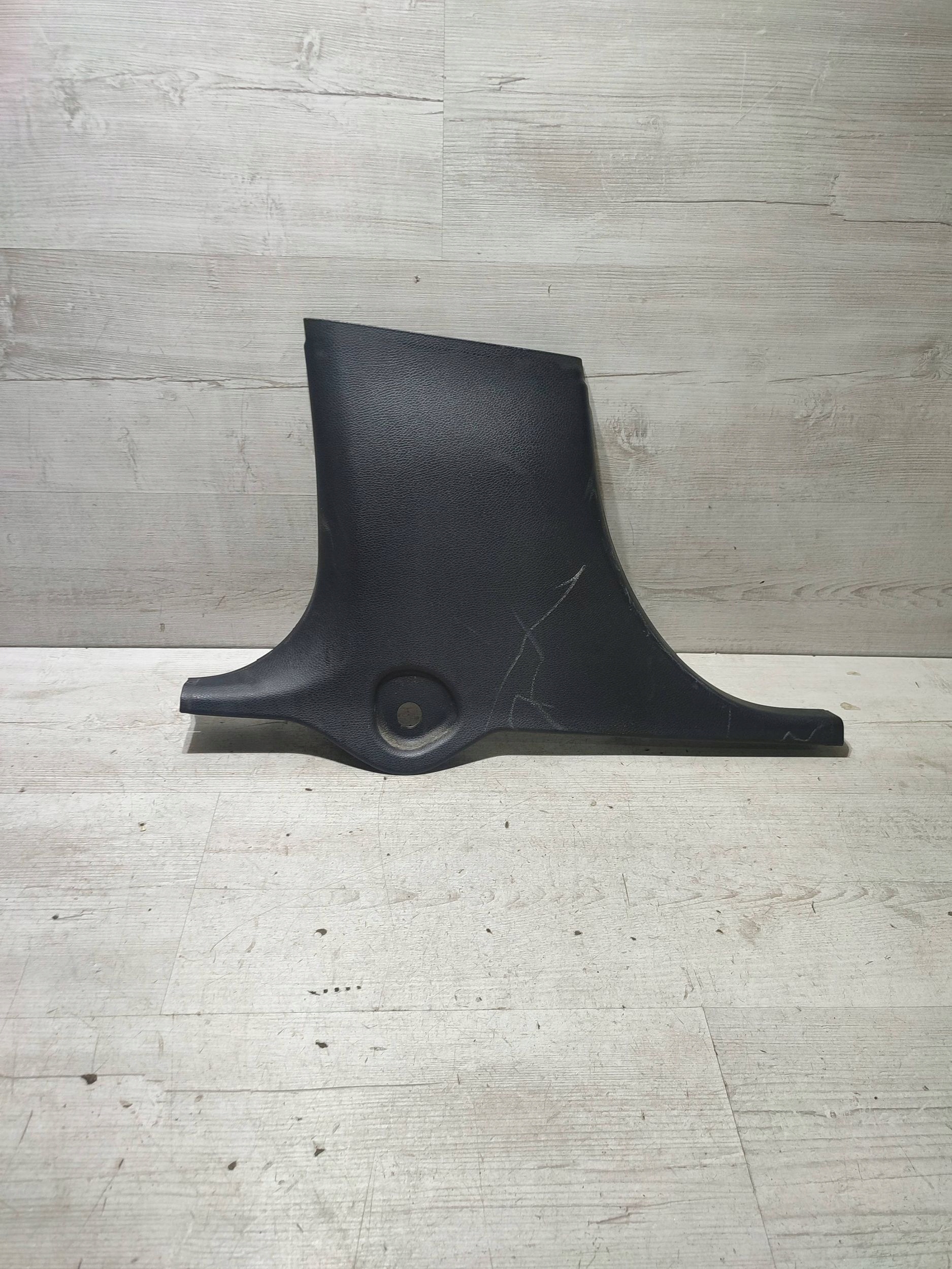 Mercedes-Benz GLA W156 2015 left side cover lower slupka / B