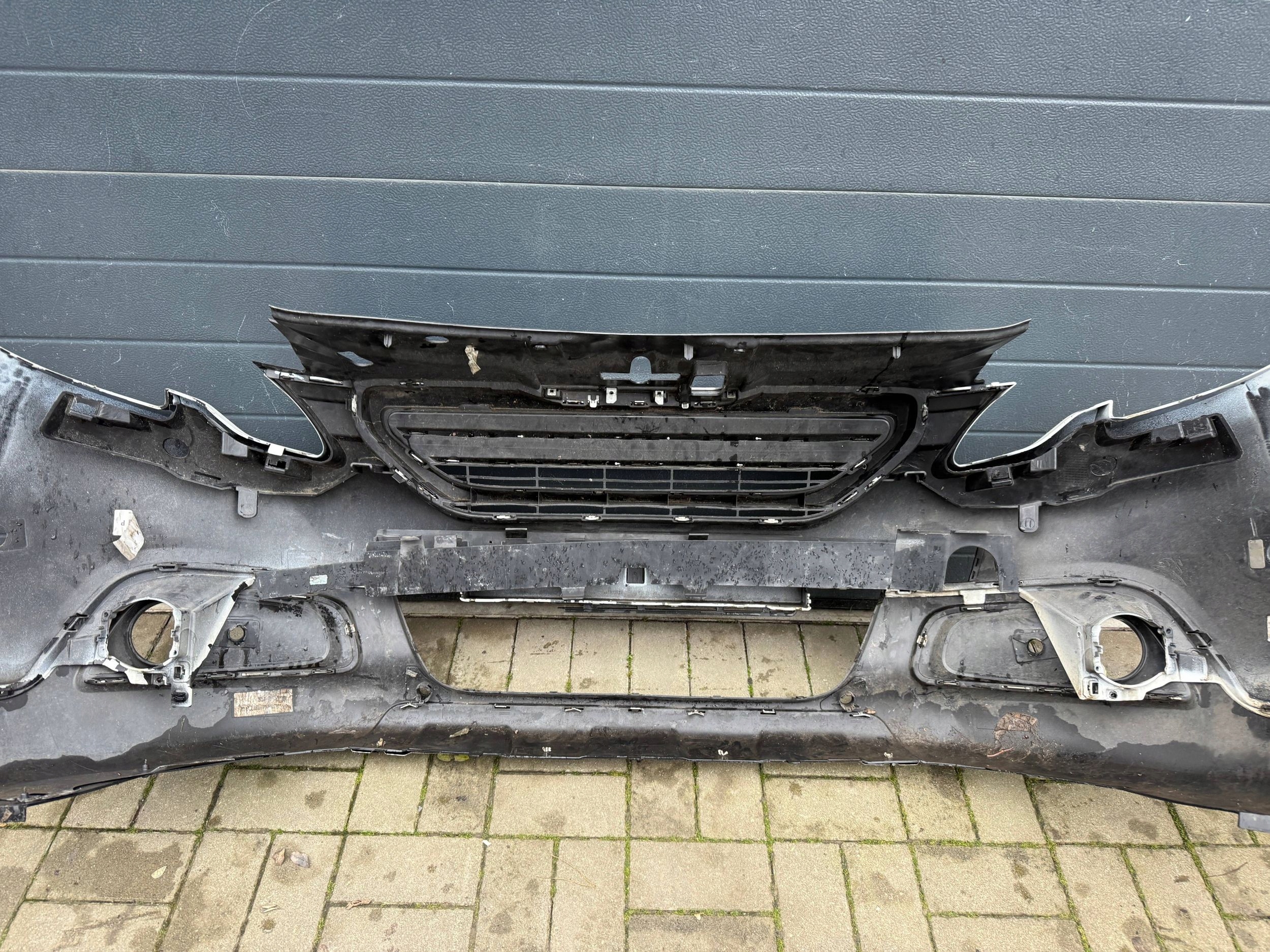 Peugeot 2008 a nárazník predok predný