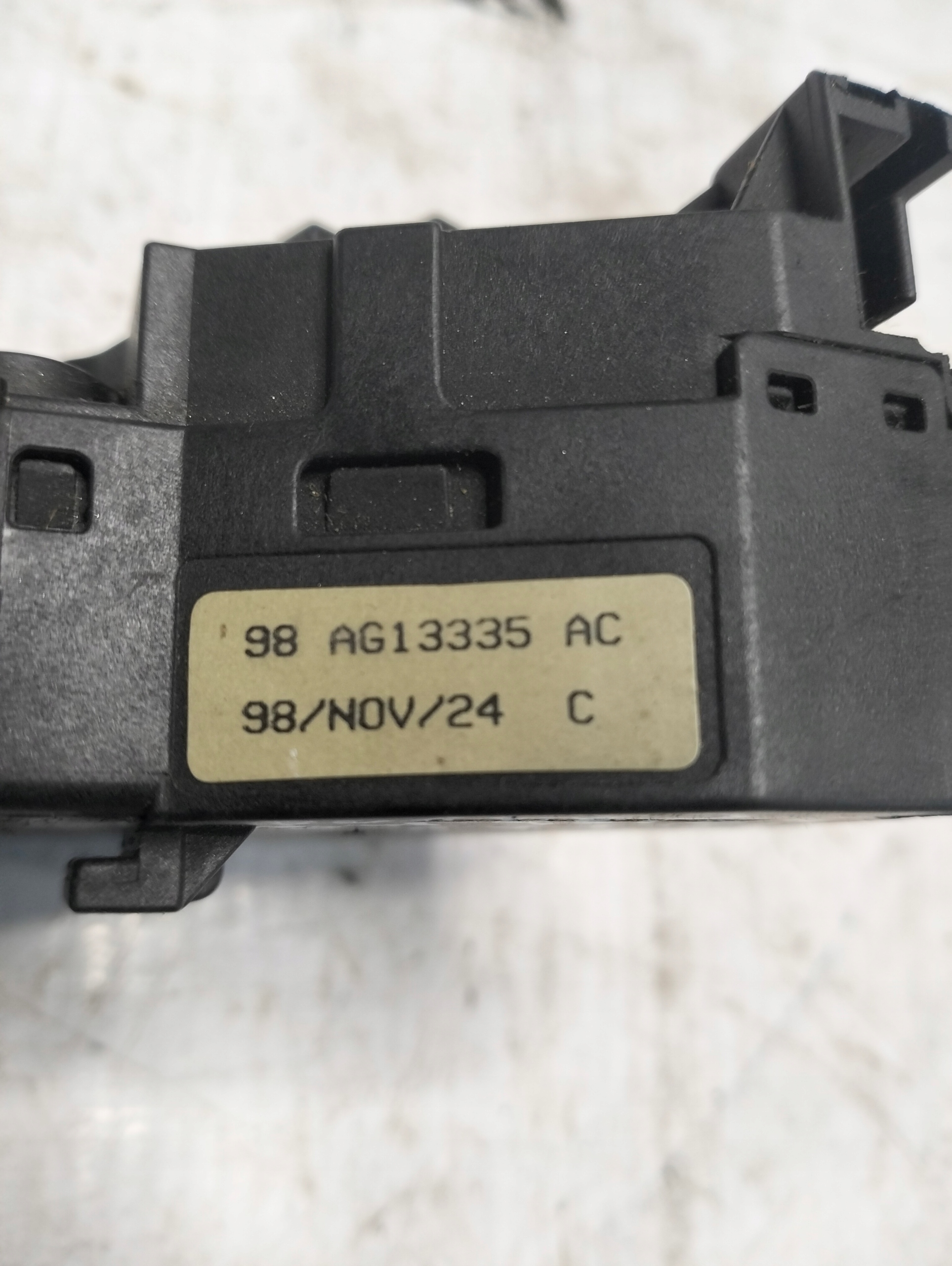 Bouton Indicateurs de direction FORD FOCUS 98AG13335 AC