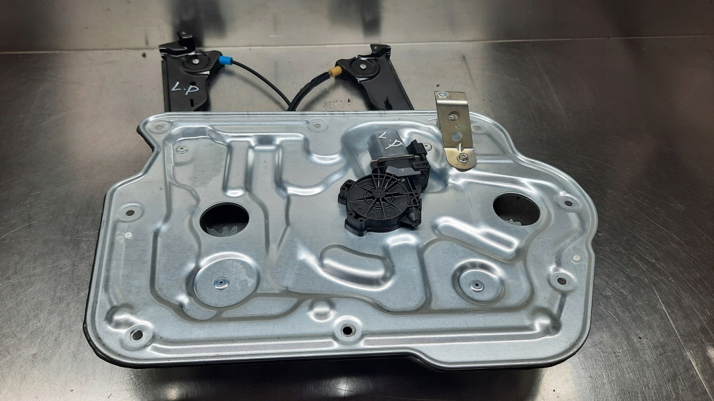 PODNOŚNIK SZYBY LEWY PRZÓD NISSAN QASHQAI I 08R 1.5DCI