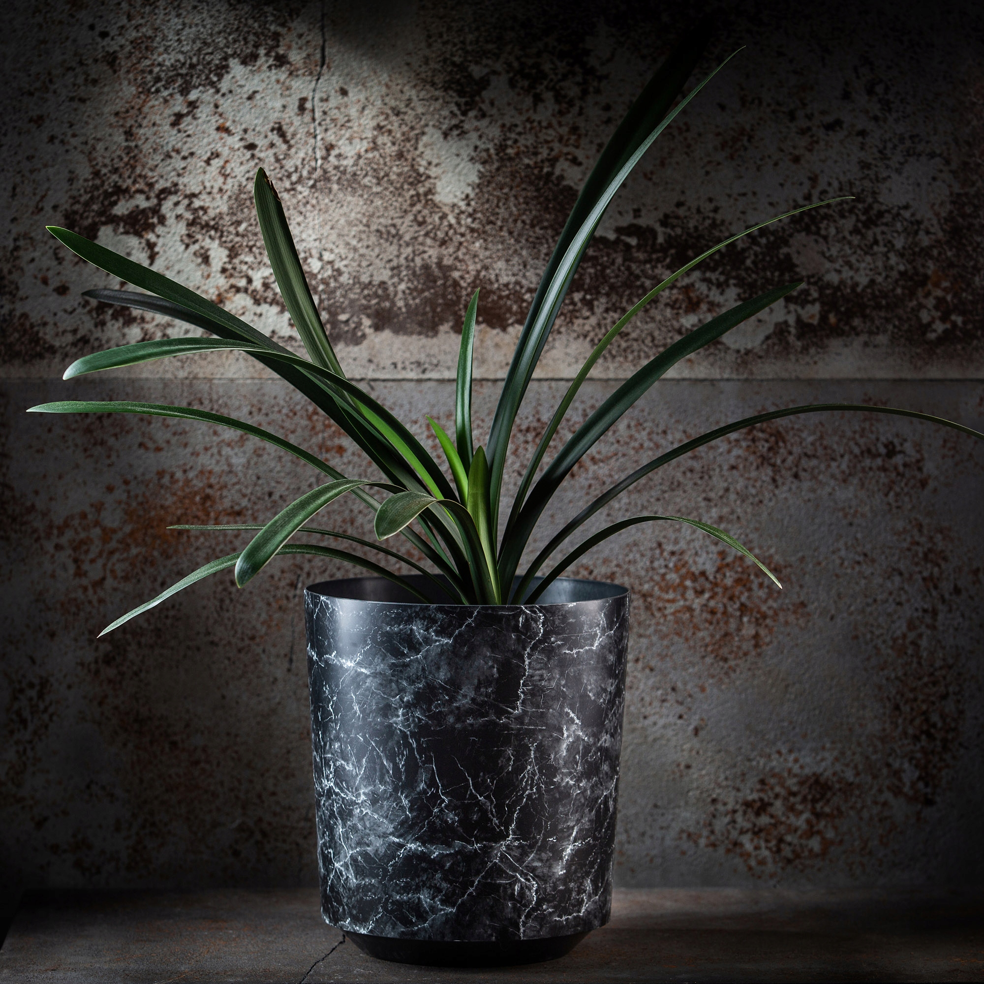 DONICZKA OSŁONKA NA DONICZKĘ CZARNY MARMUR 25x27cm Kod producenta K4034